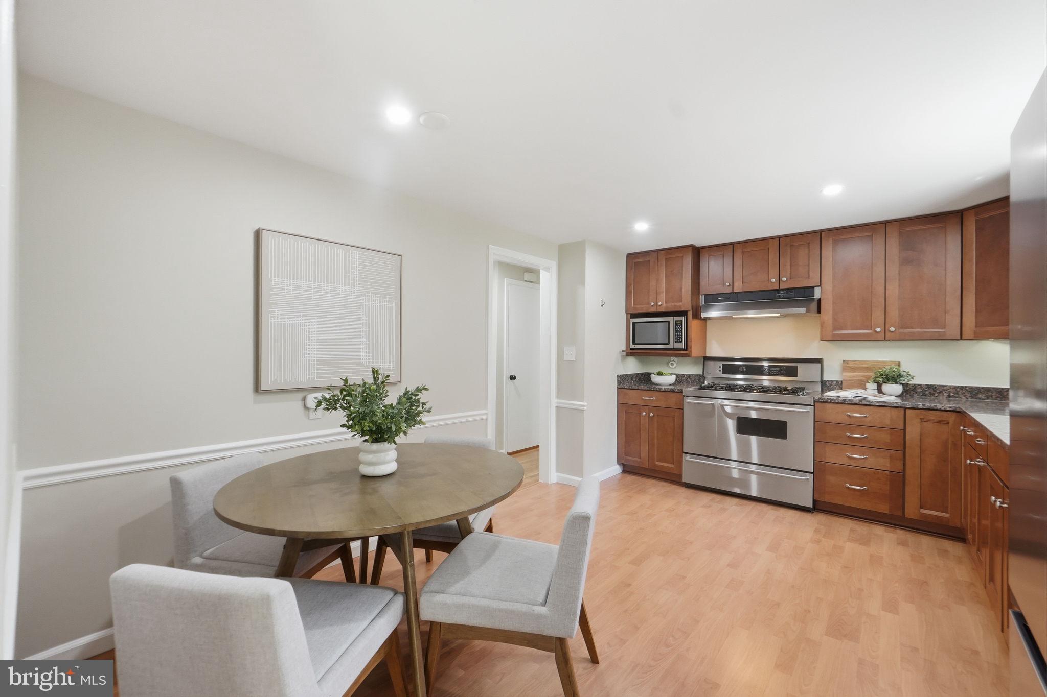 MONTGOMERY SQUARE - Residential