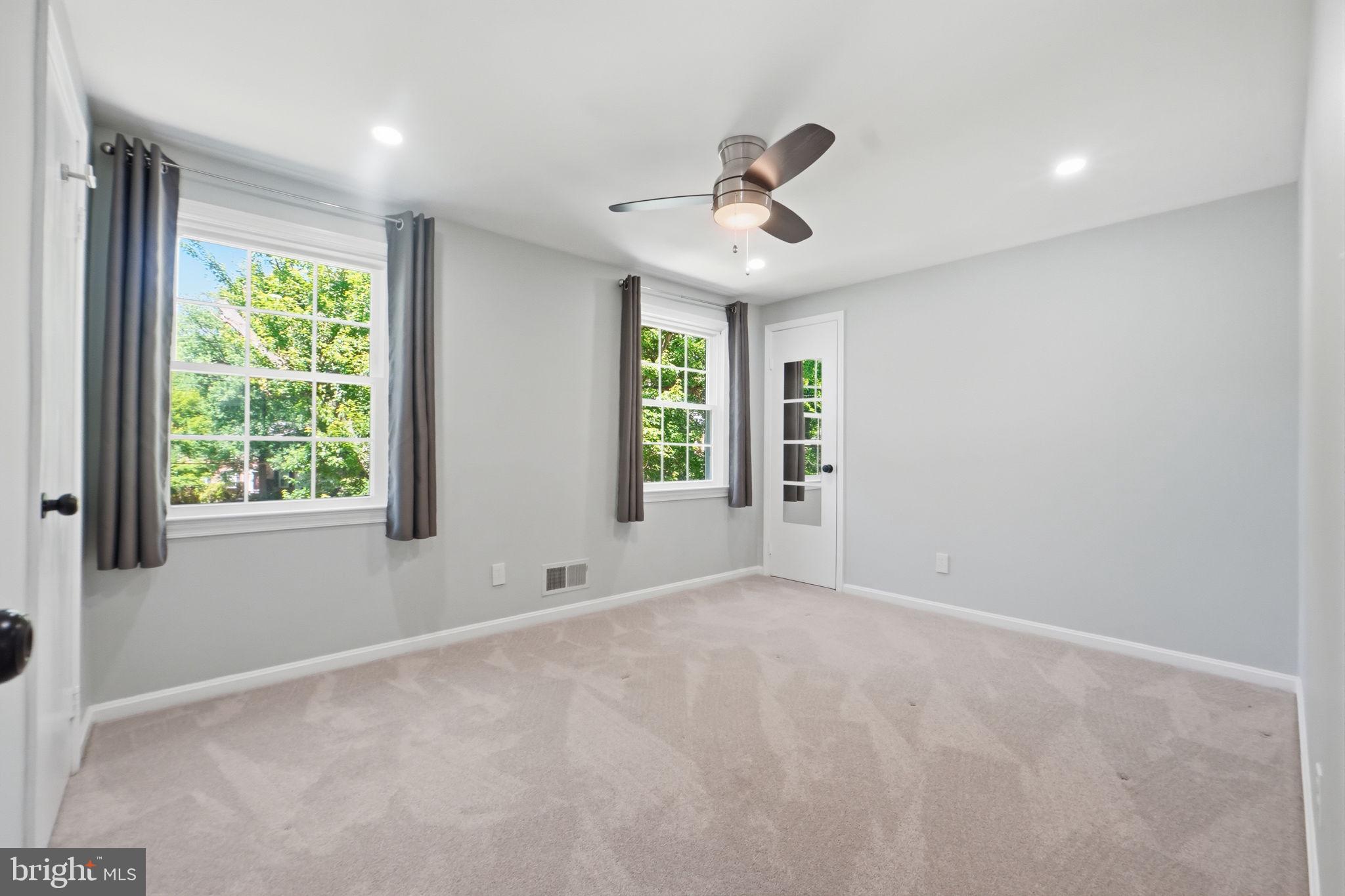 MONTGOMERY SQUARE - Residential