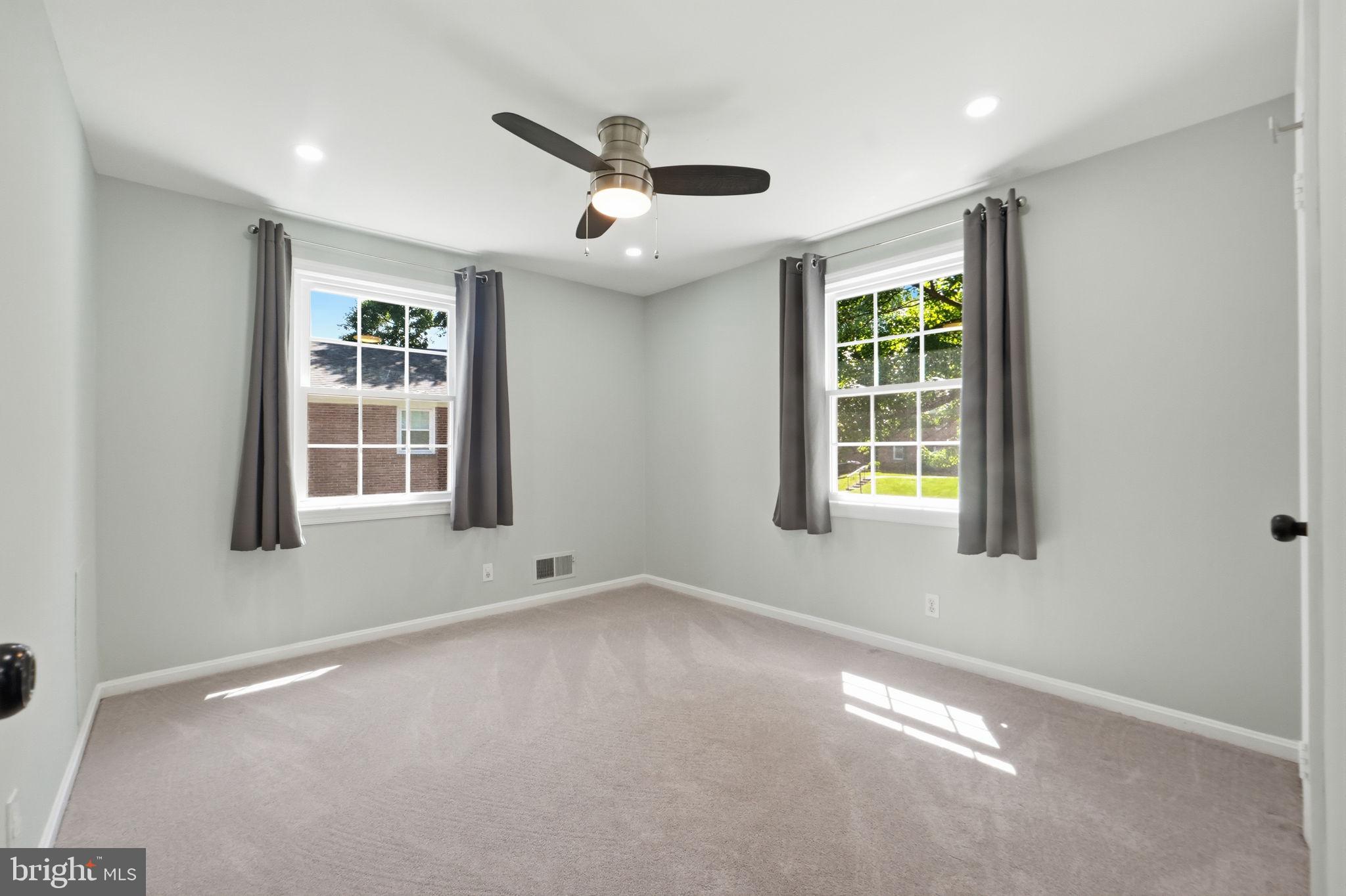 MONTGOMERY SQUARE - Residential