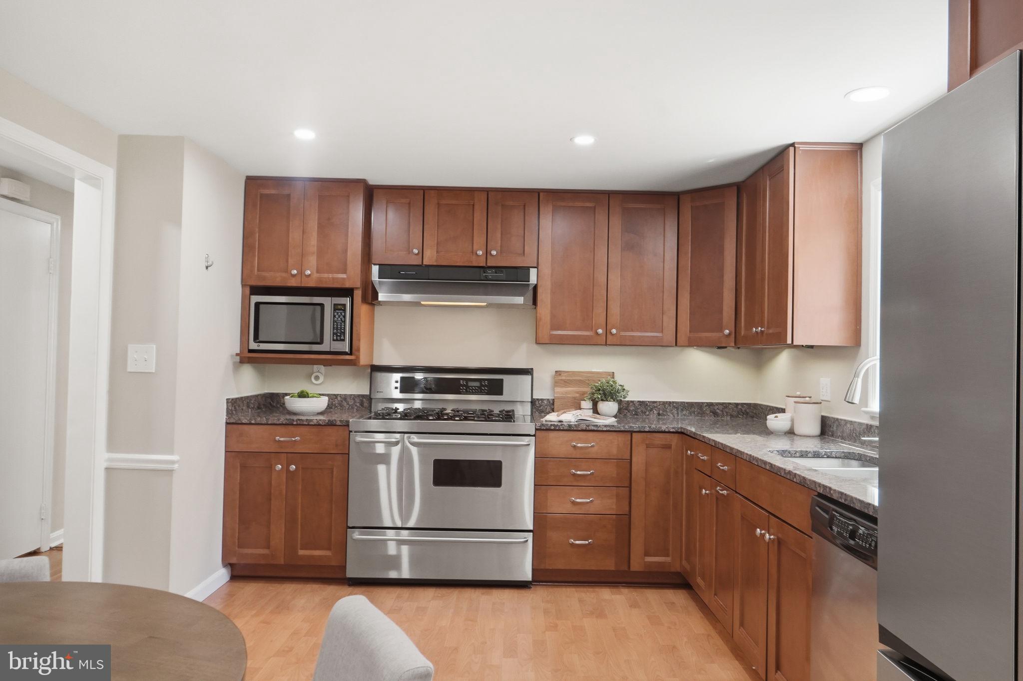 MONTGOMERY SQUARE - Residential