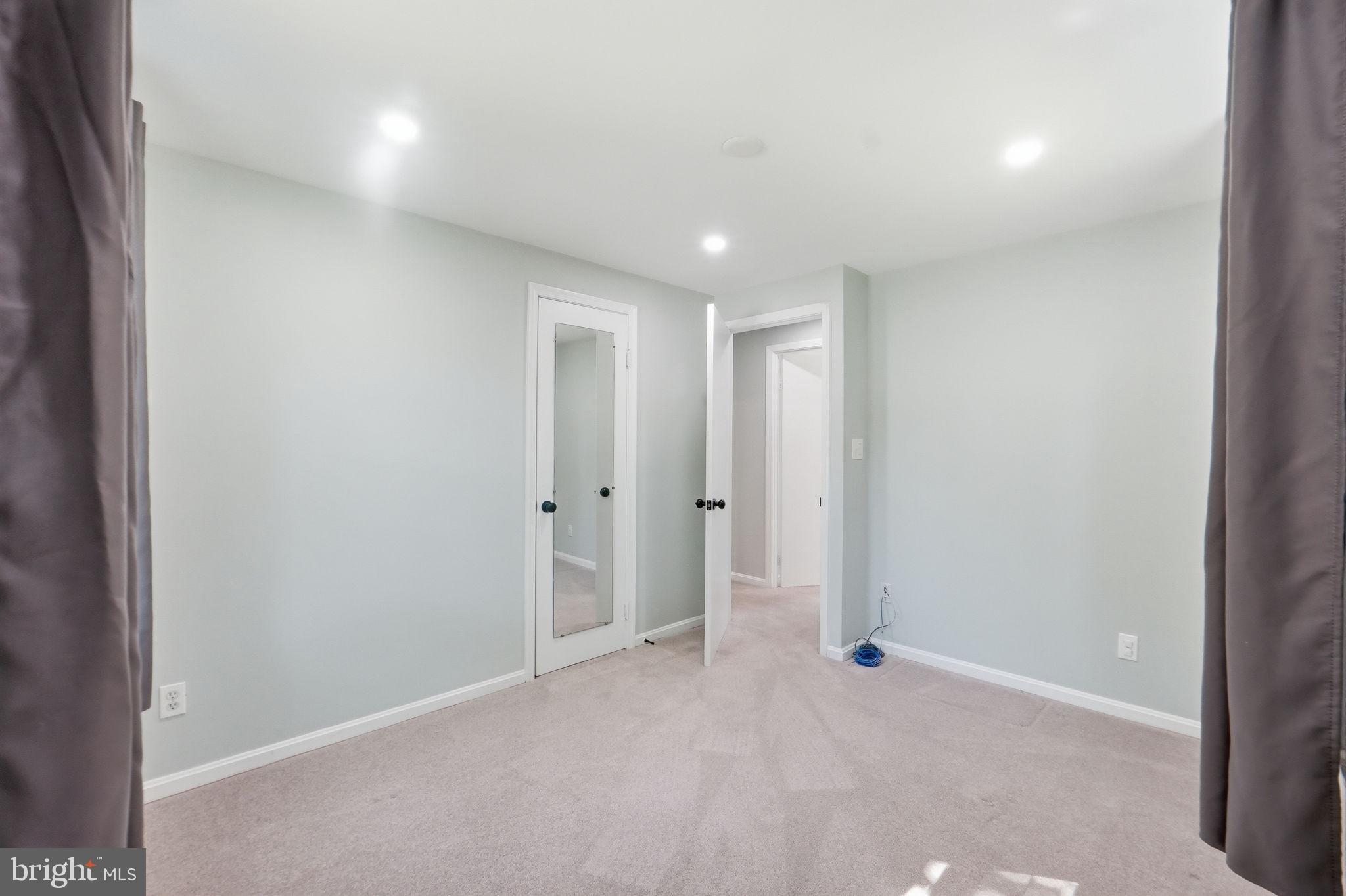 MONTGOMERY SQUARE - Residential