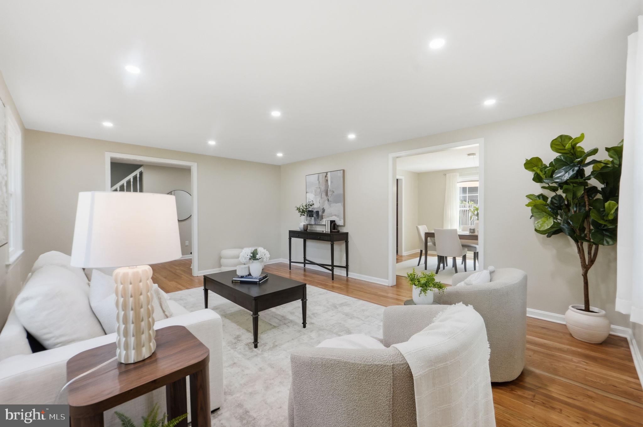 MONTGOMERY SQUARE - Residential