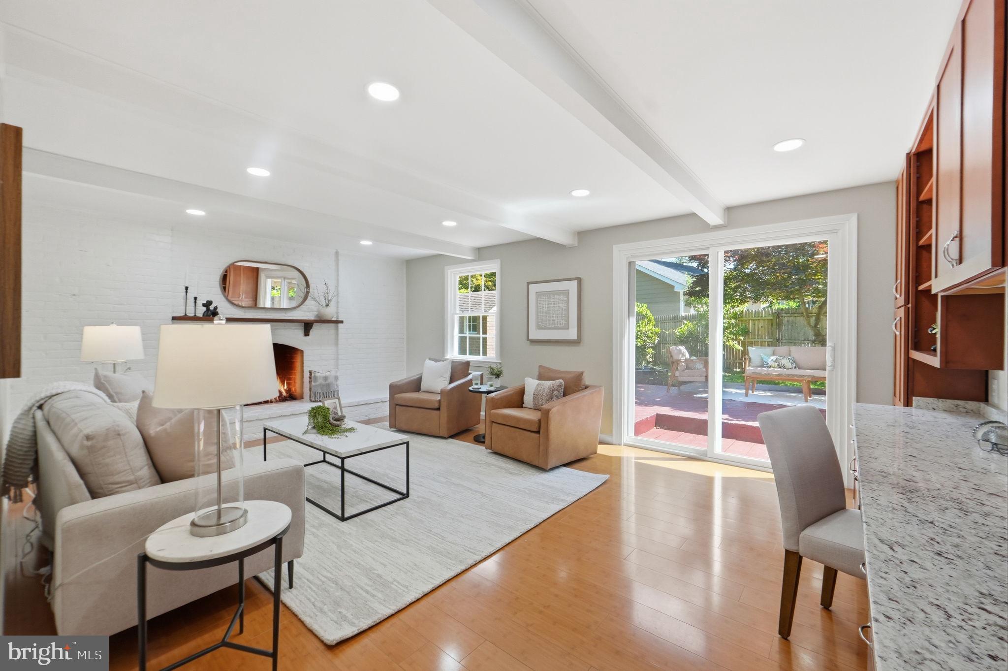 MONTGOMERY SQUARE - Residential
