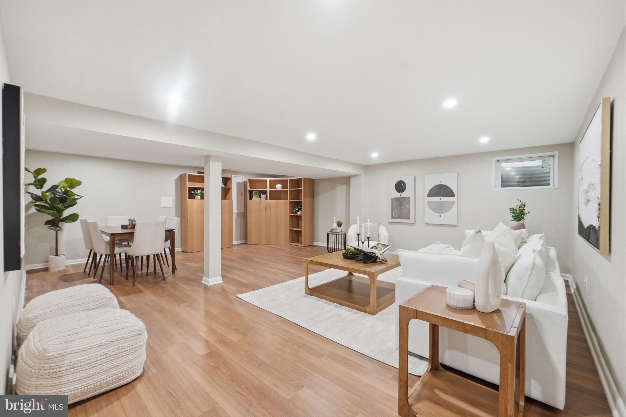 MONTGOMERY SQUARE - Residential