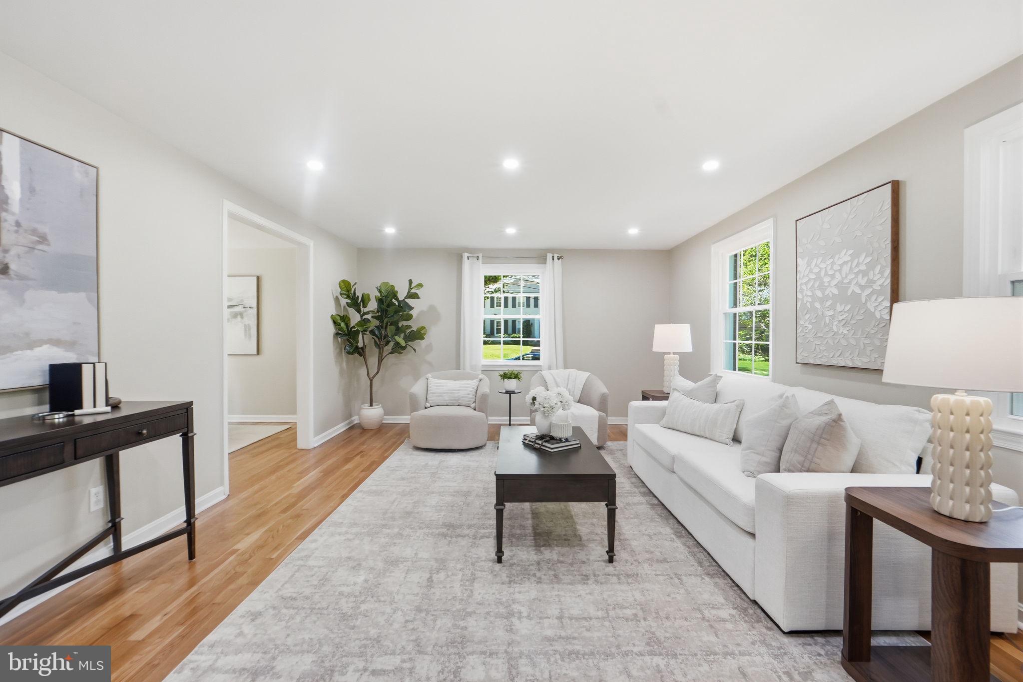 MONTGOMERY SQUARE - Residential