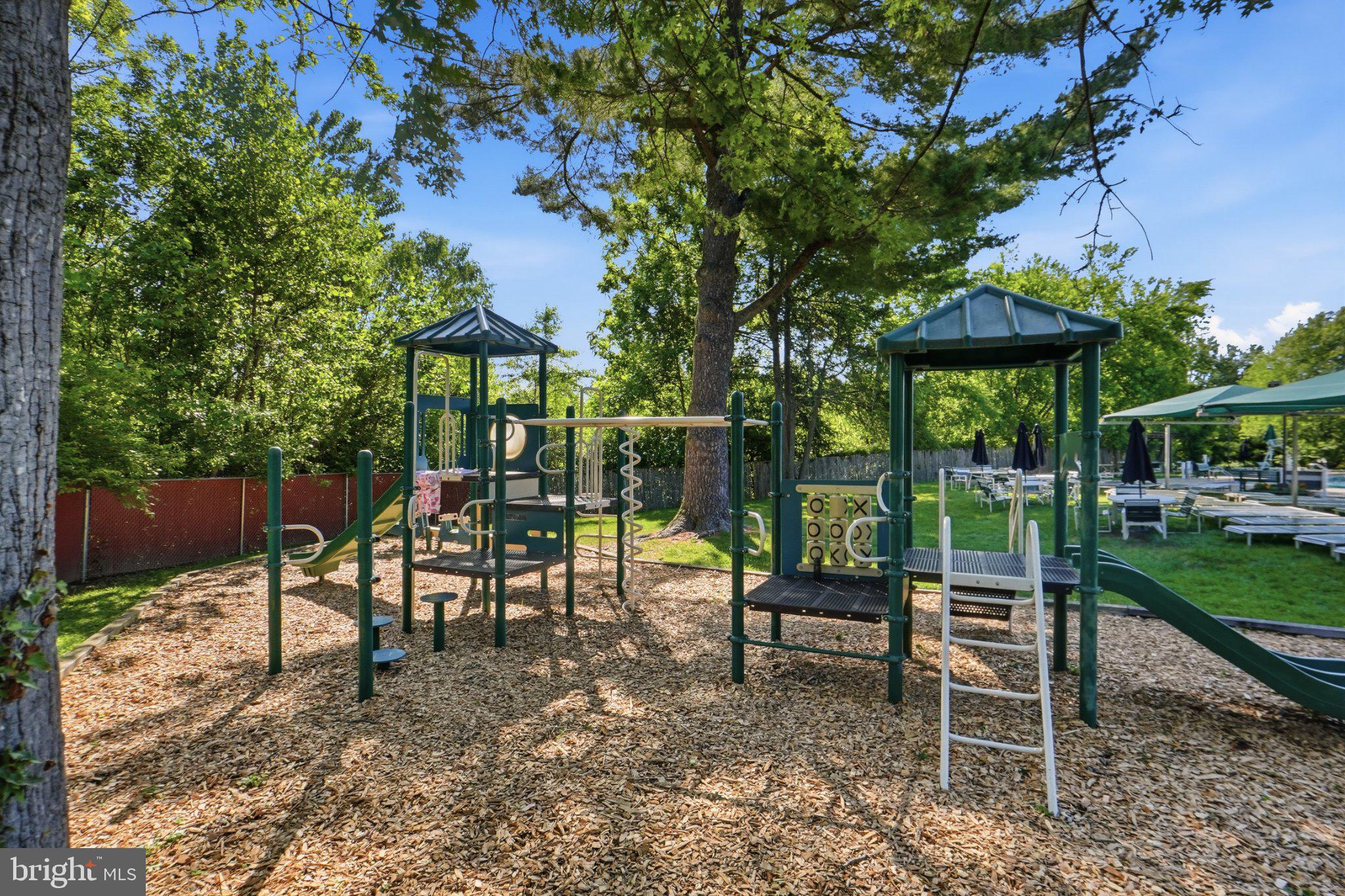 MONTGOMERY SQUARE - Residential