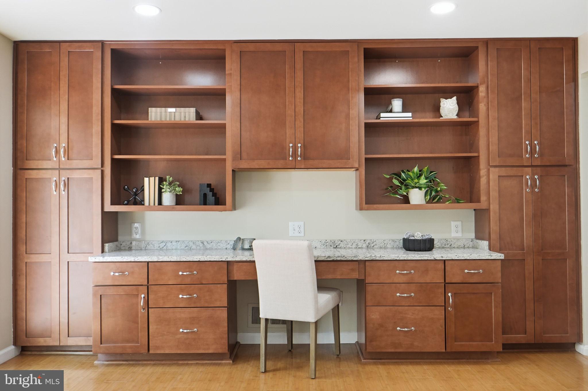MONTGOMERY SQUARE - Residential