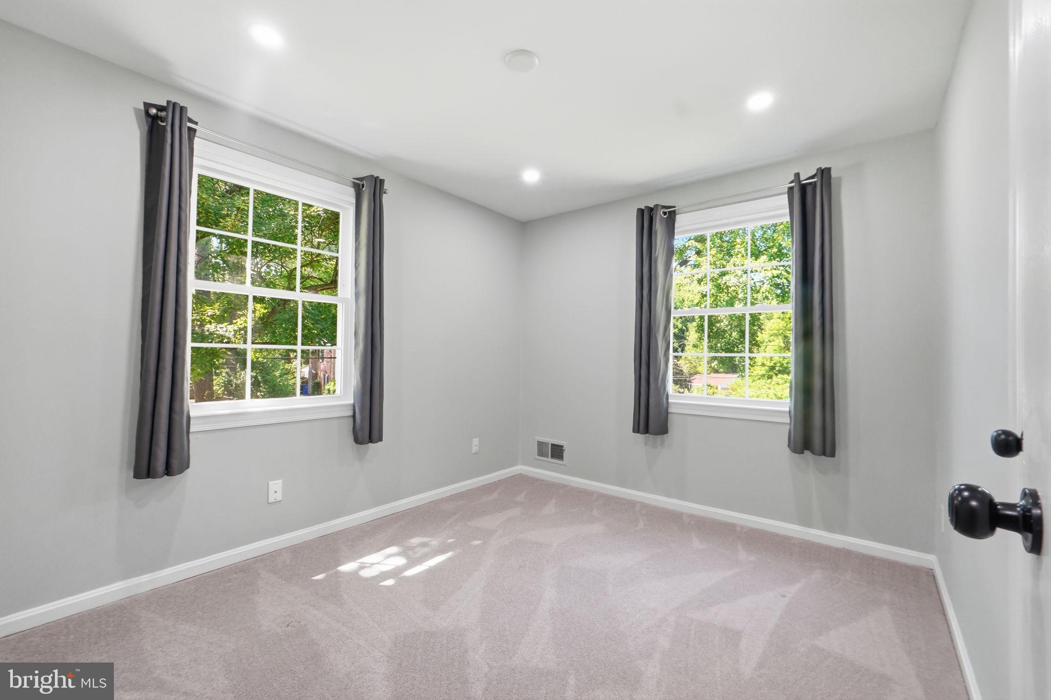 MONTGOMERY SQUARE - Residential