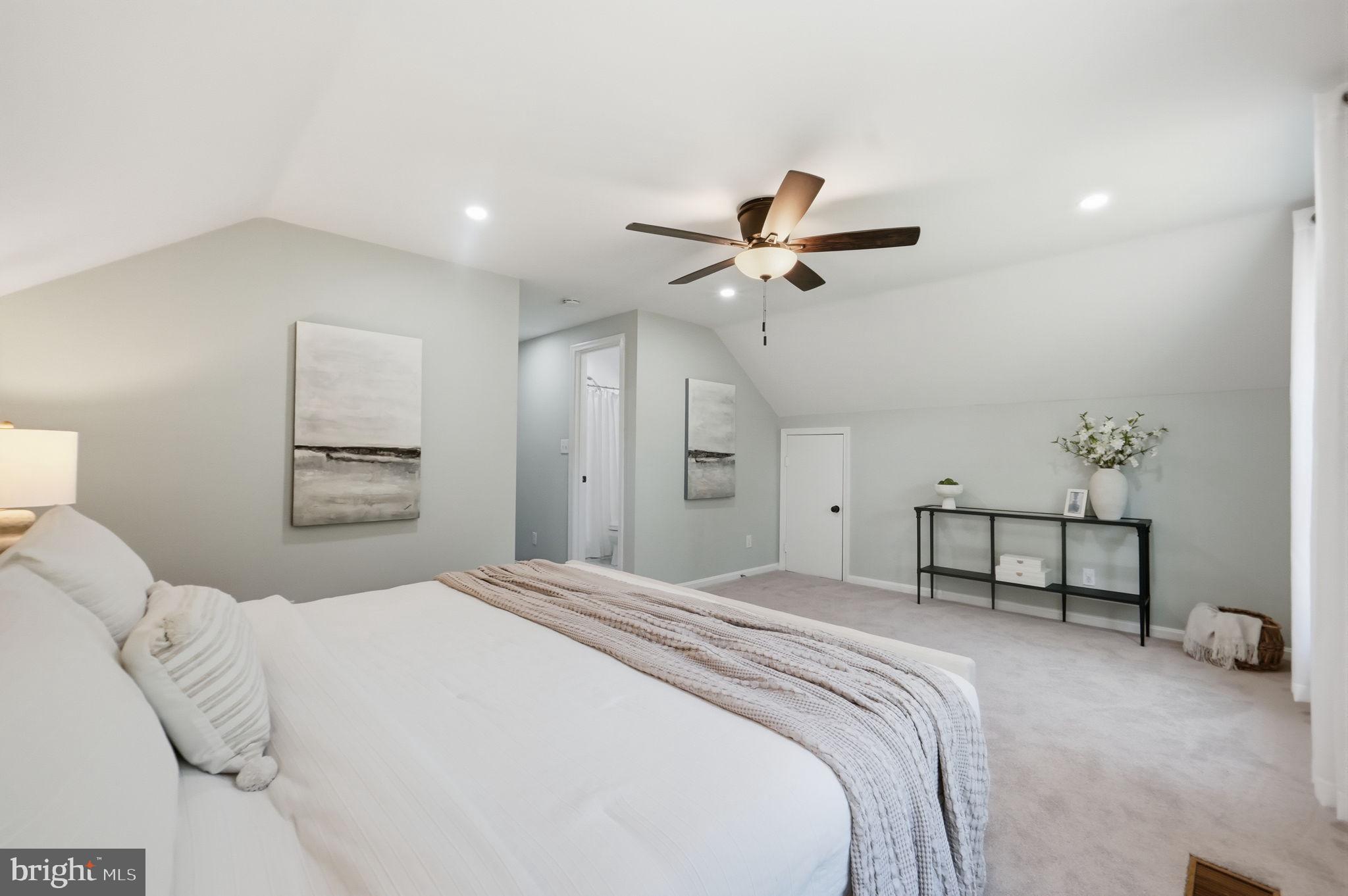 MONTGOMERY SQUARE - Residential