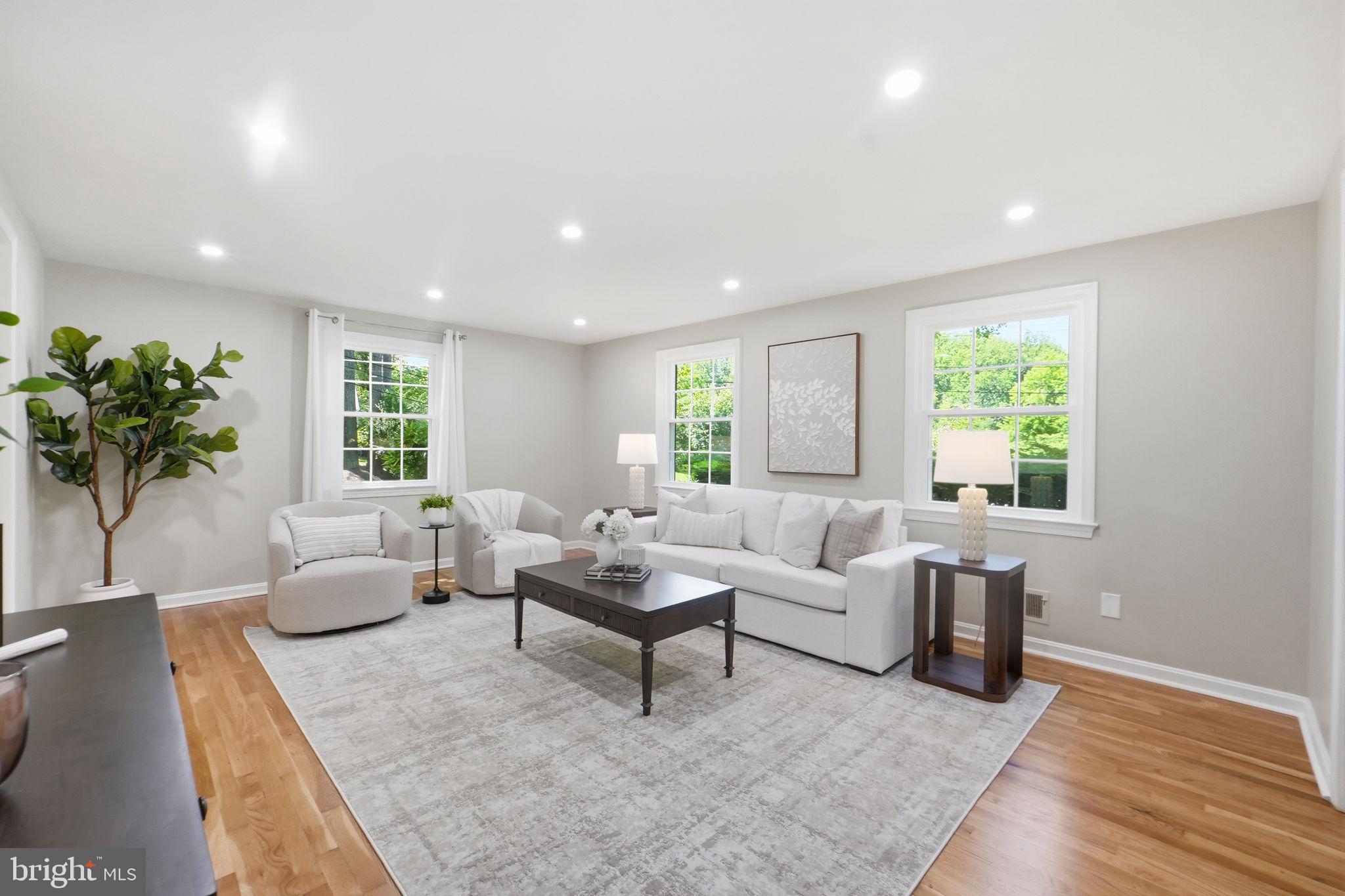 MONTGOMERY SQUARE - Residential
