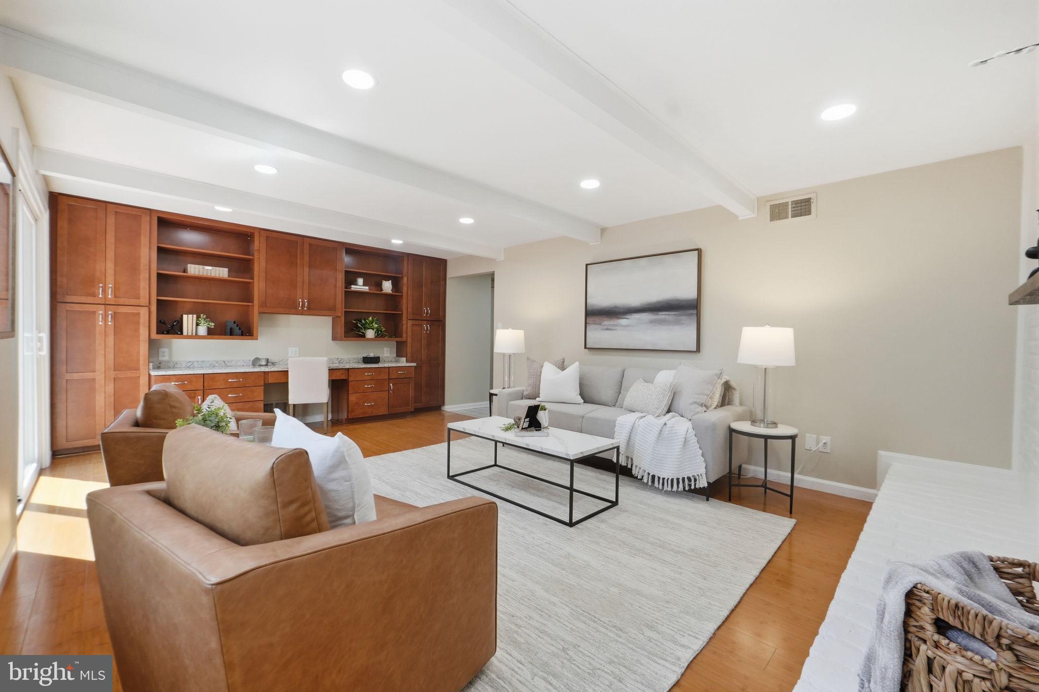 MONTGOMERY SQUARE - Residential