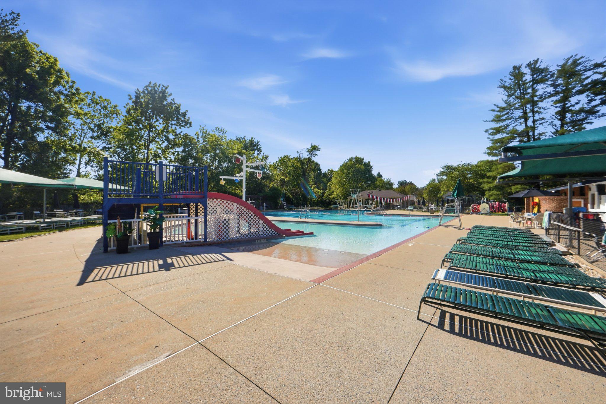 MONTGOMERY SQUARE - Residential