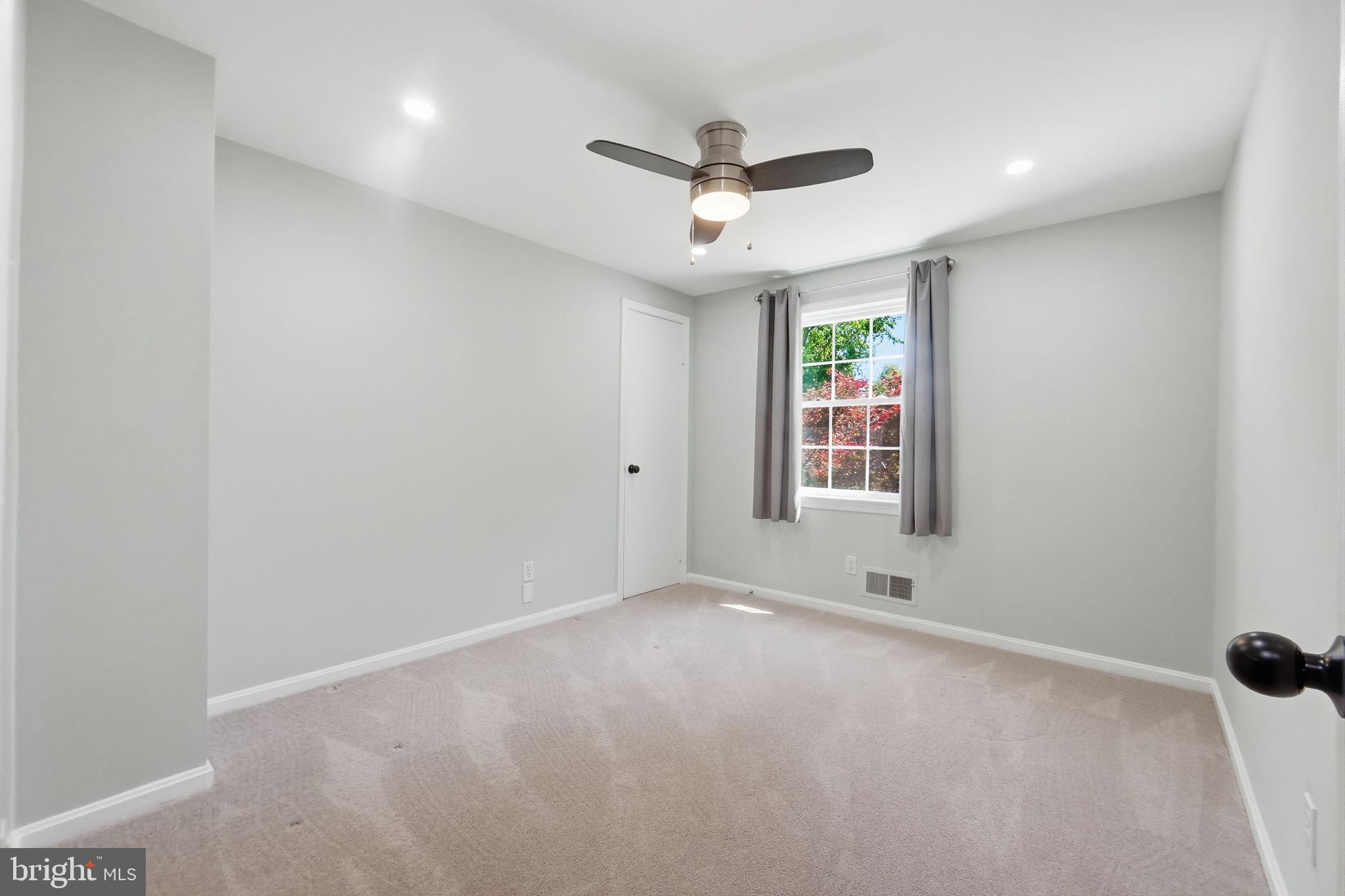 MONTGOMERY SQUARE - Residential