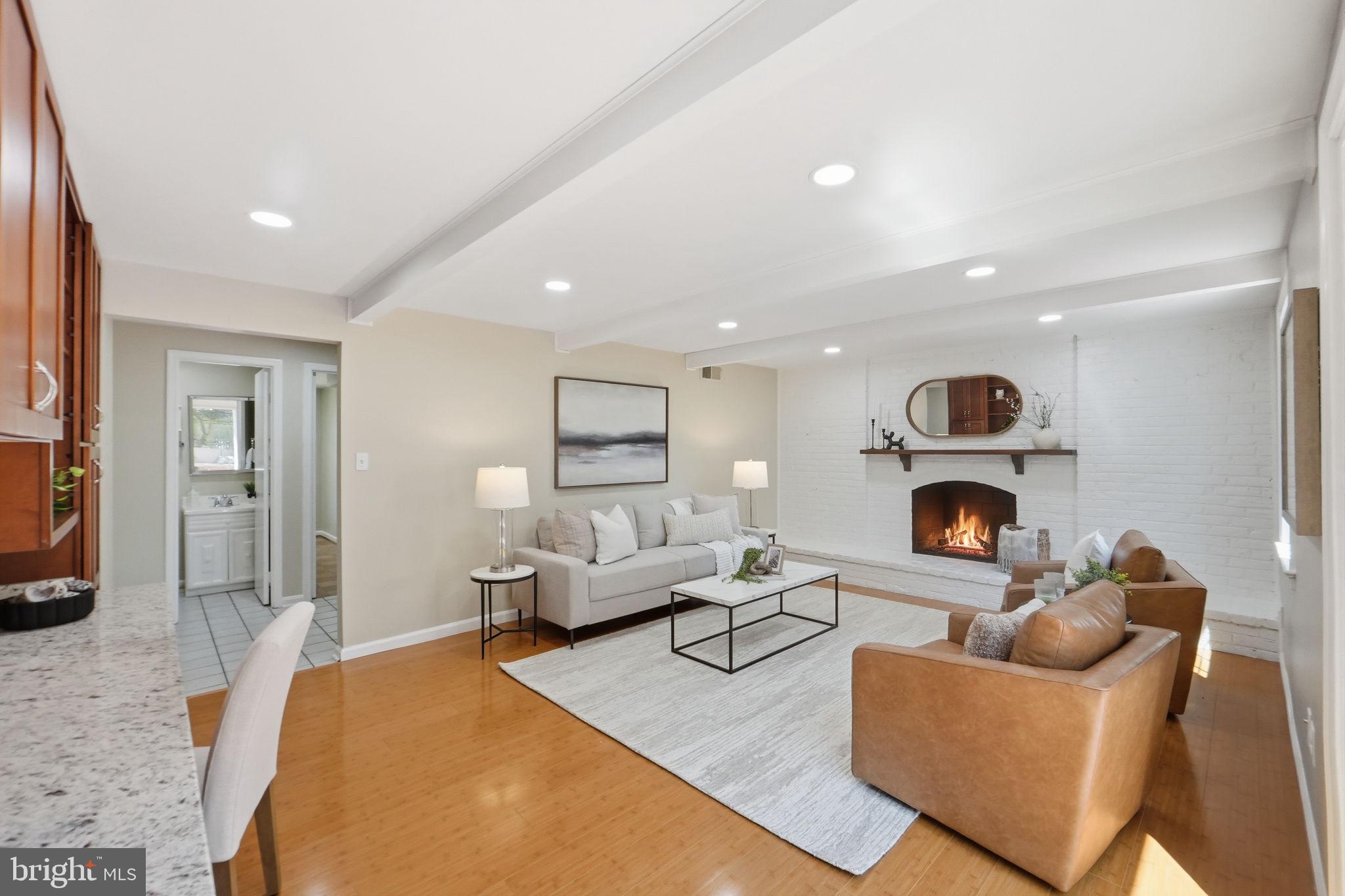 MONTGOMERY SQUARE - Residential