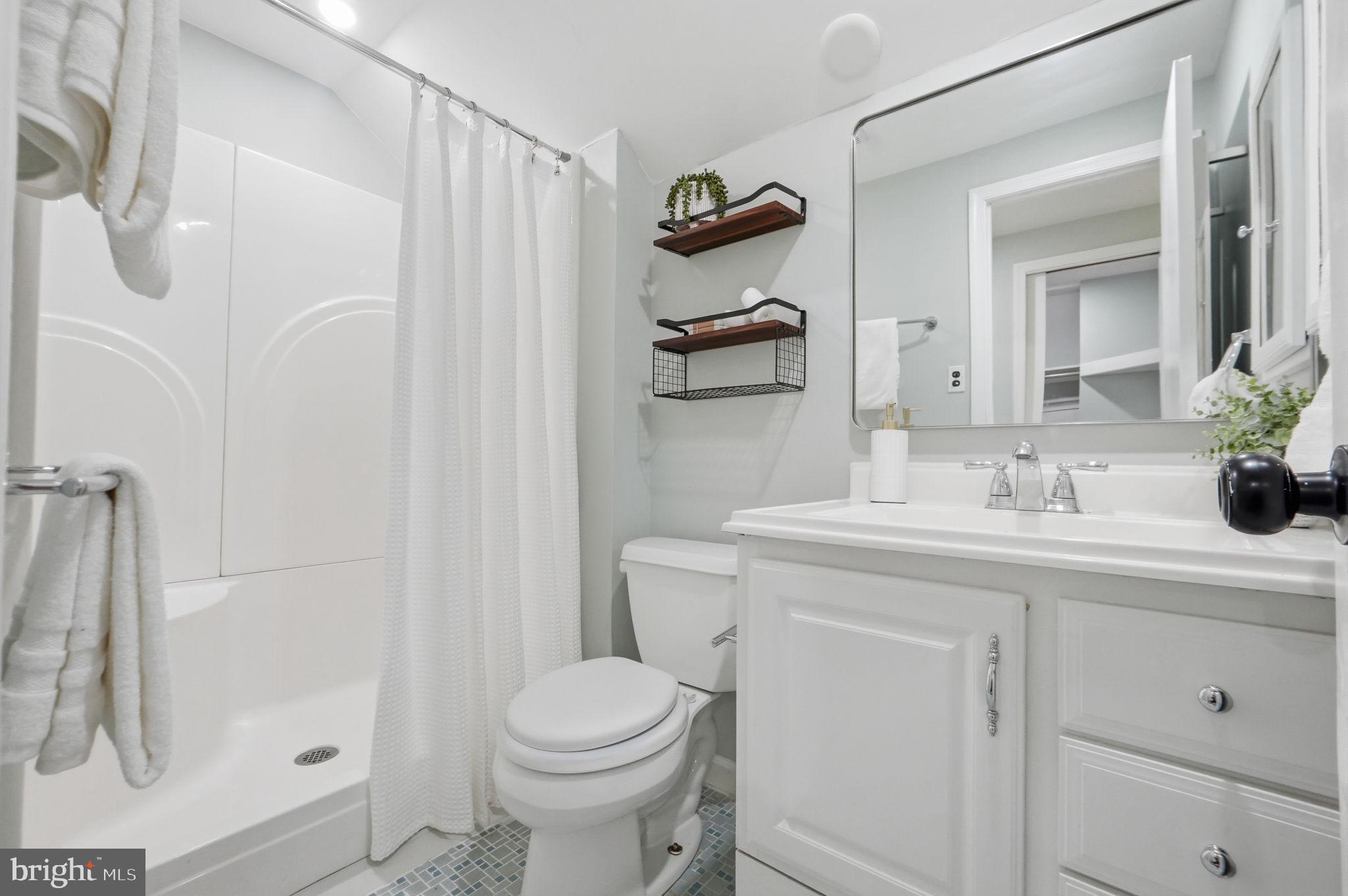 MONTGOMERY SQUARE - Residential