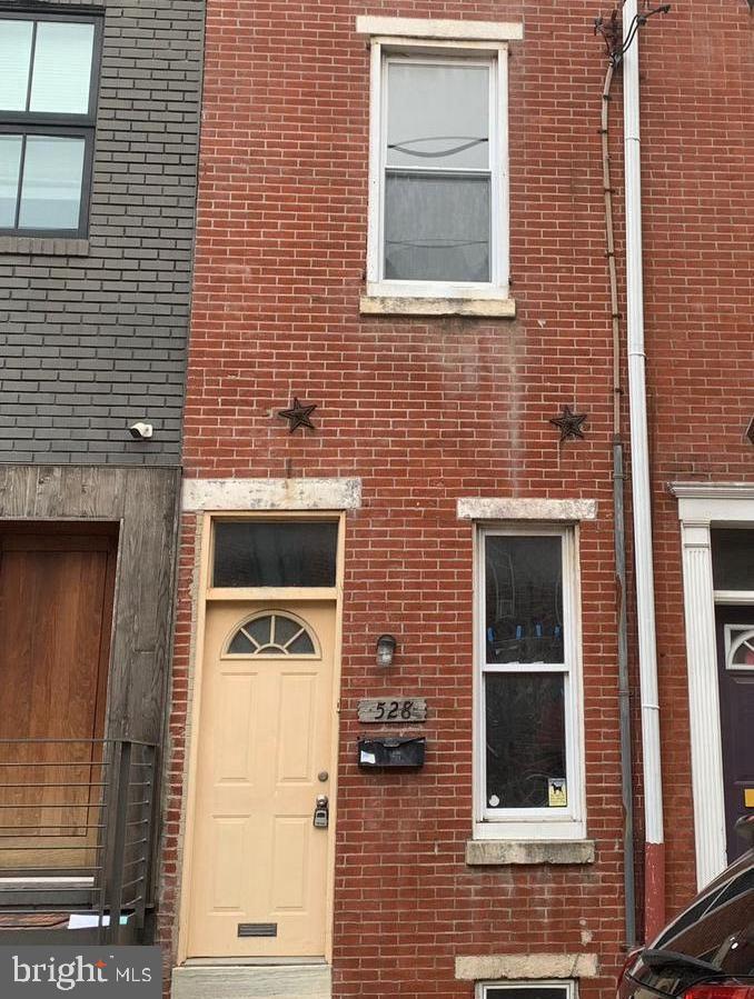 QUEEN VILLAGE - Residential