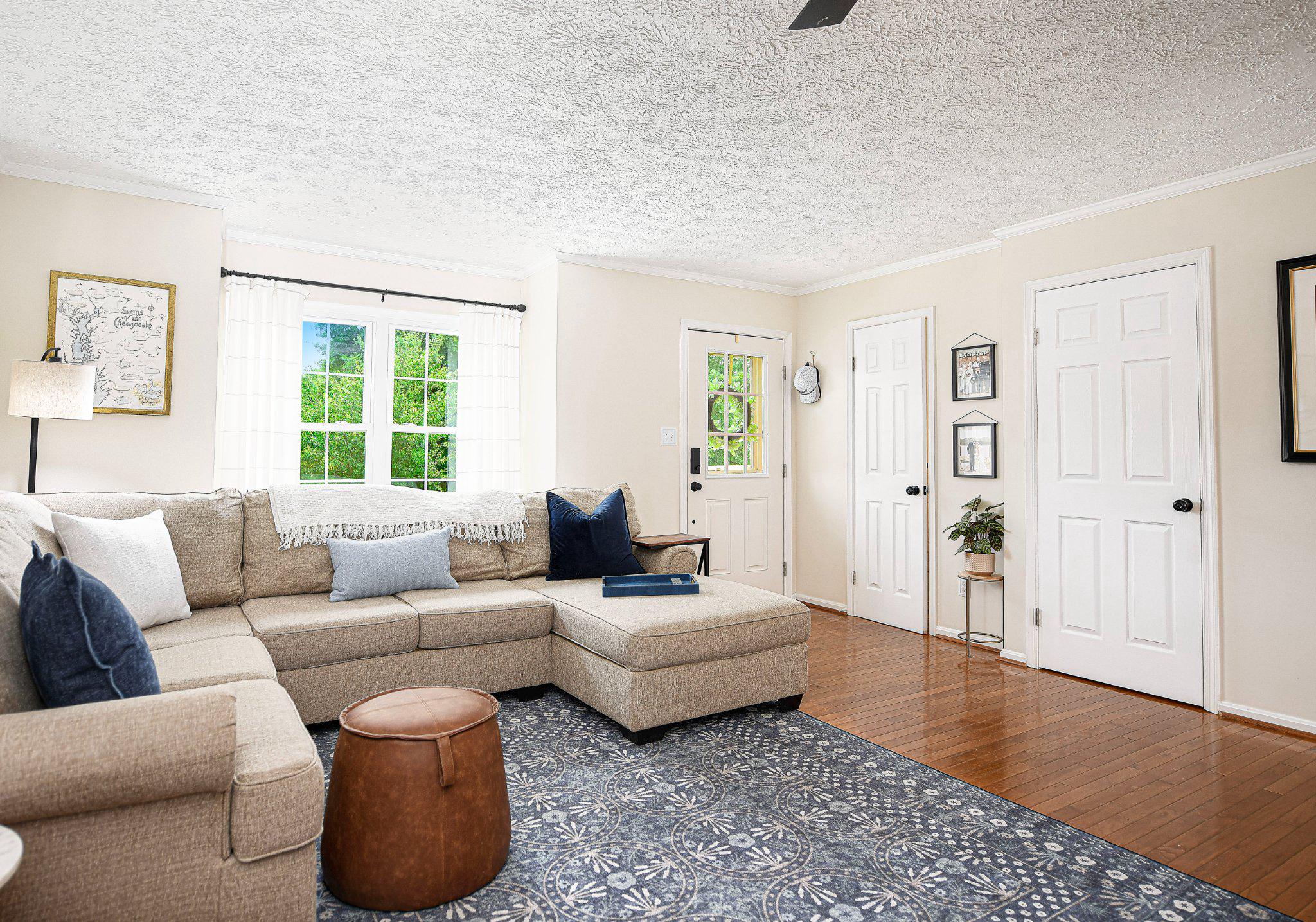 CONSTANT FRIENDSHIP - Residential