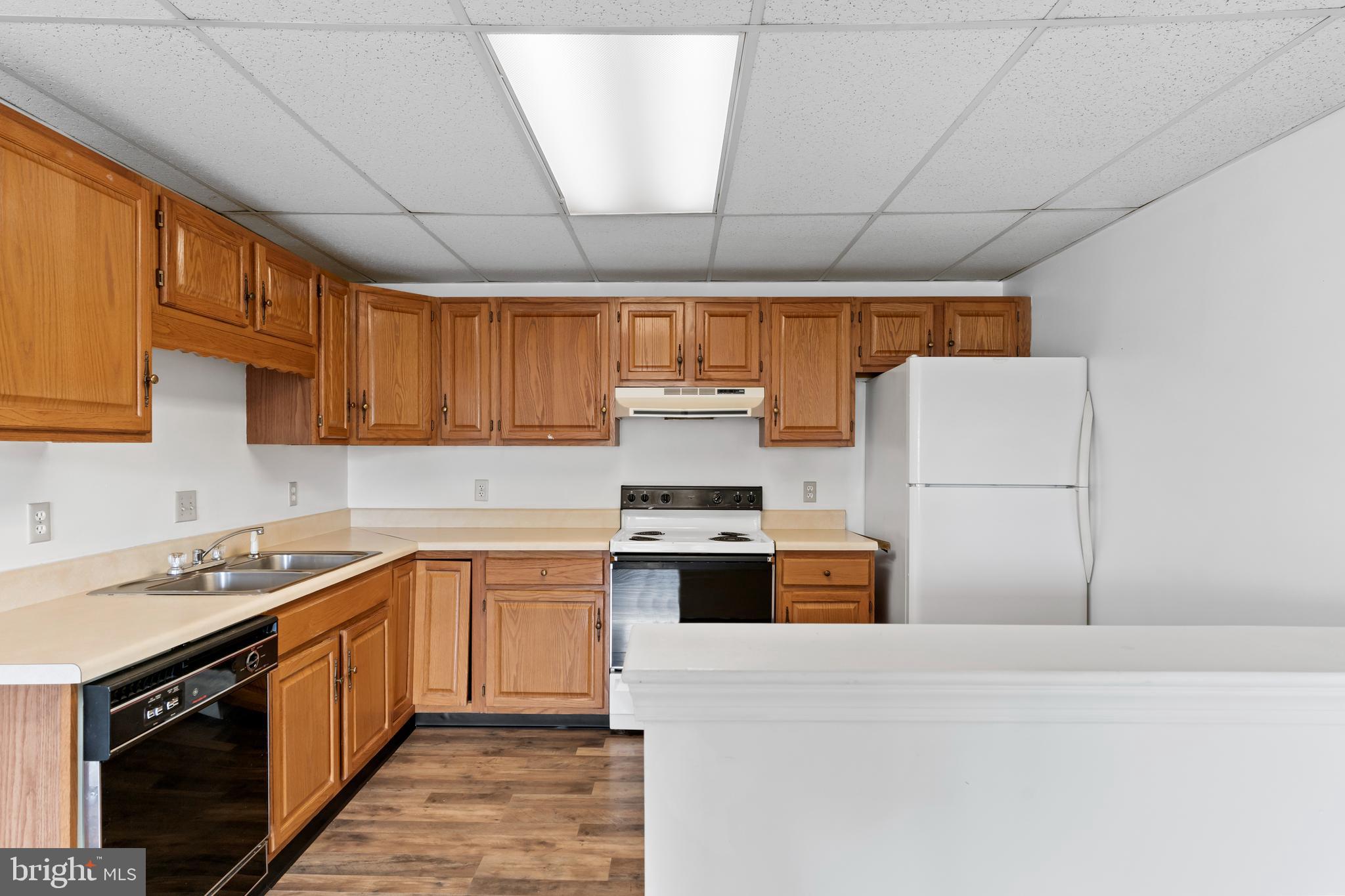 RENAISSANCE GARDENS CONDOMINIUMS - Residential