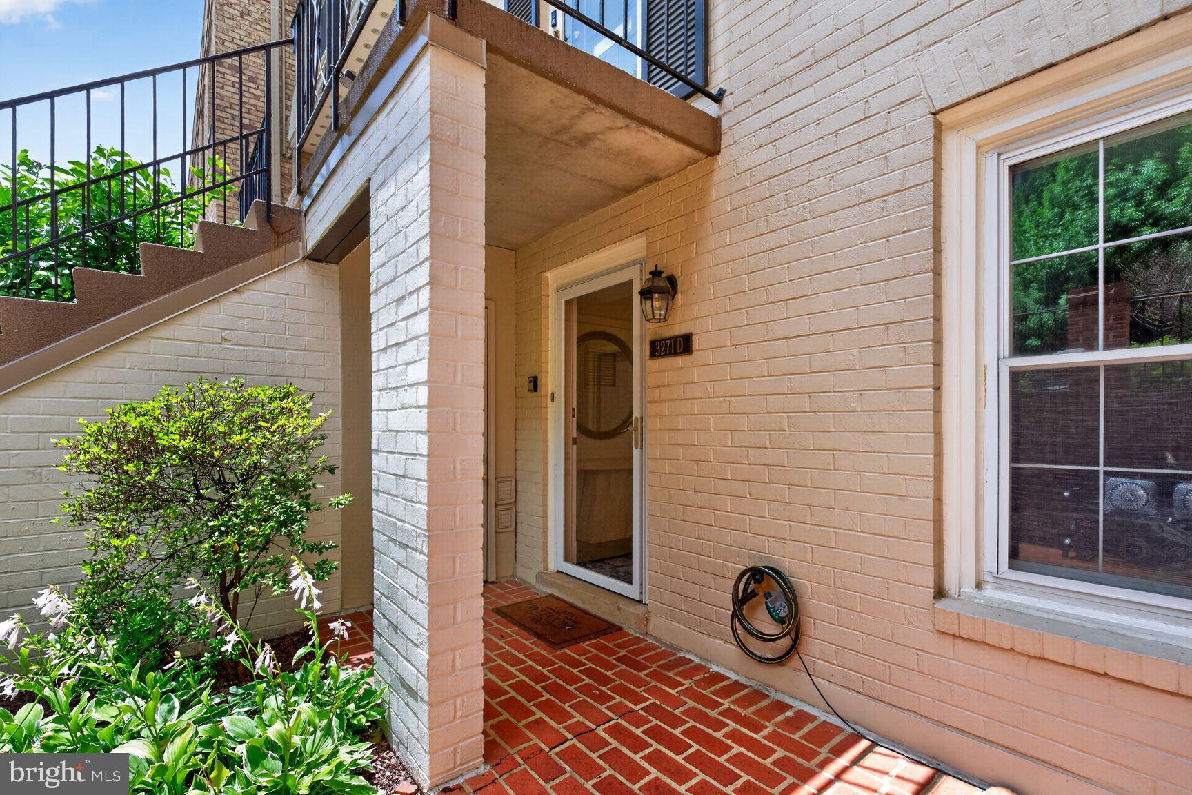 SUTTON PLACE - Residential