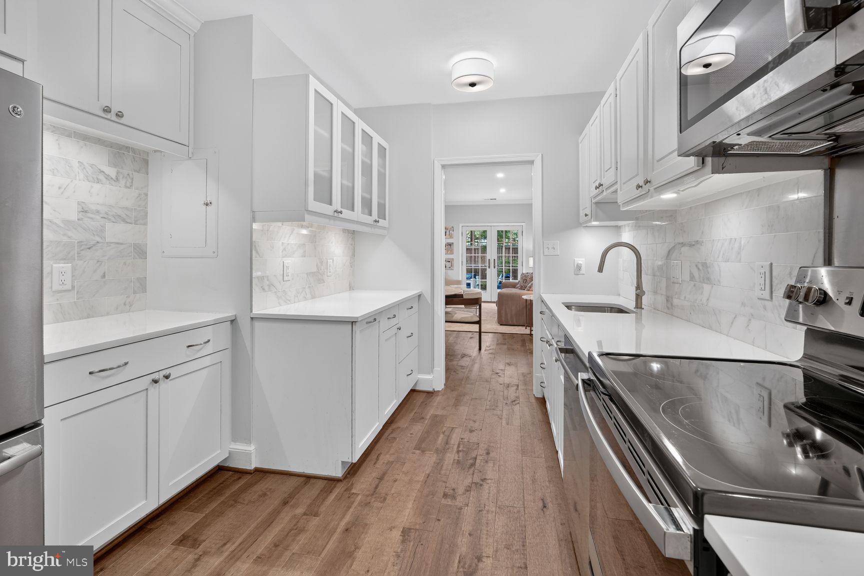SUTTON PLACE - Residential