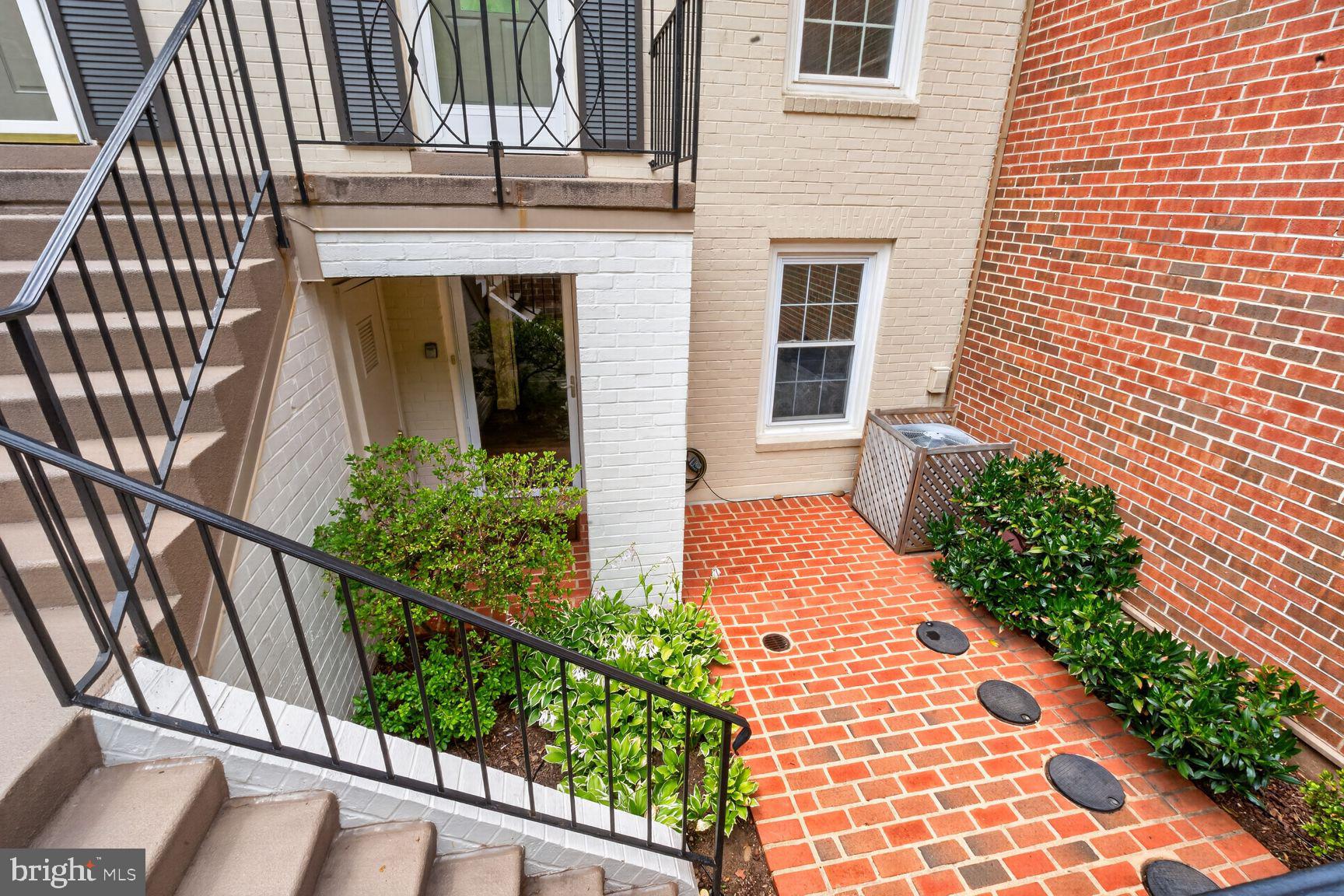 SUTTON PLACE - Residential