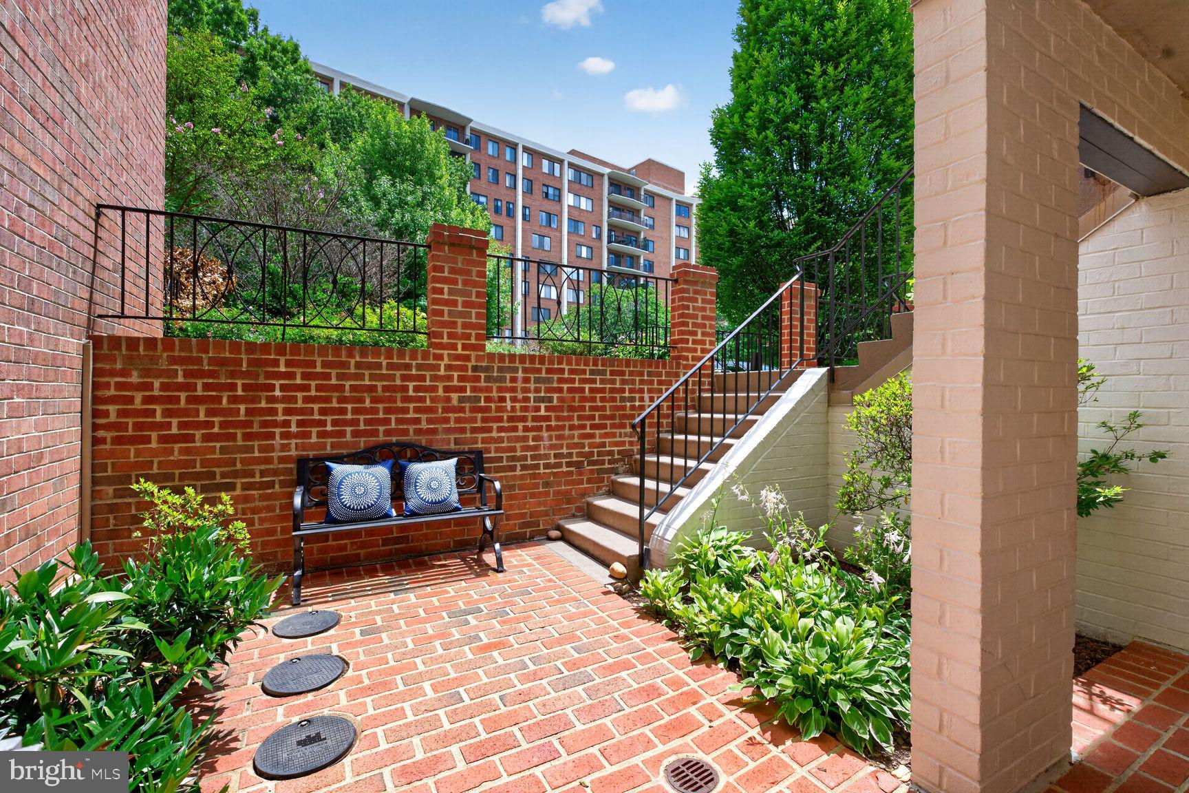 SUTTON PLACE - Residential