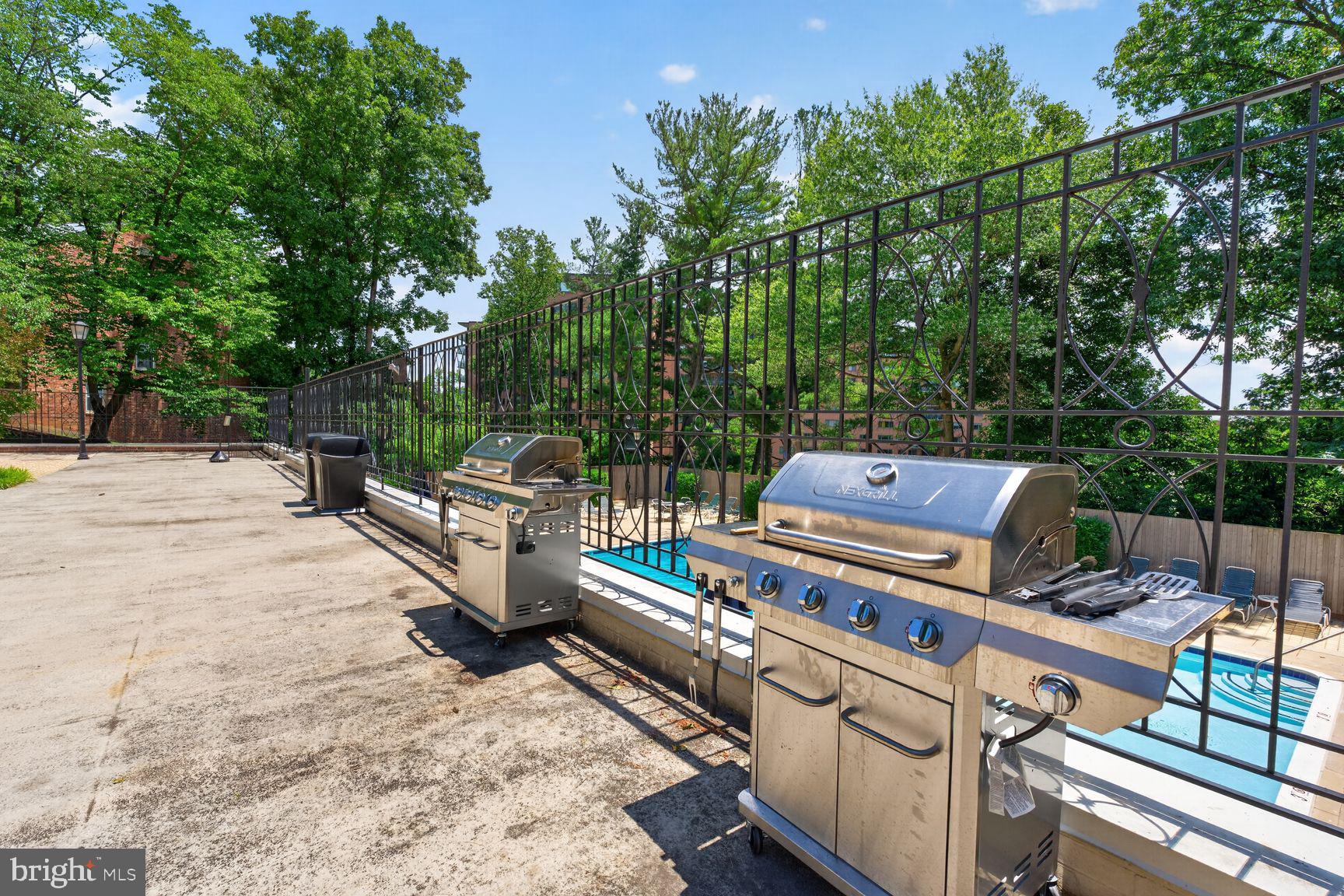 SUTTON PLACE - Residential