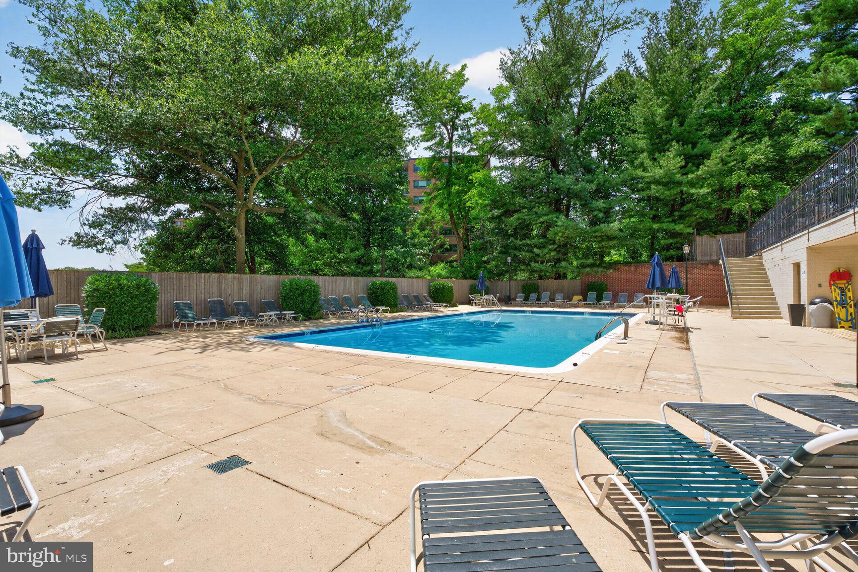 SUTTON PLACE - Residential