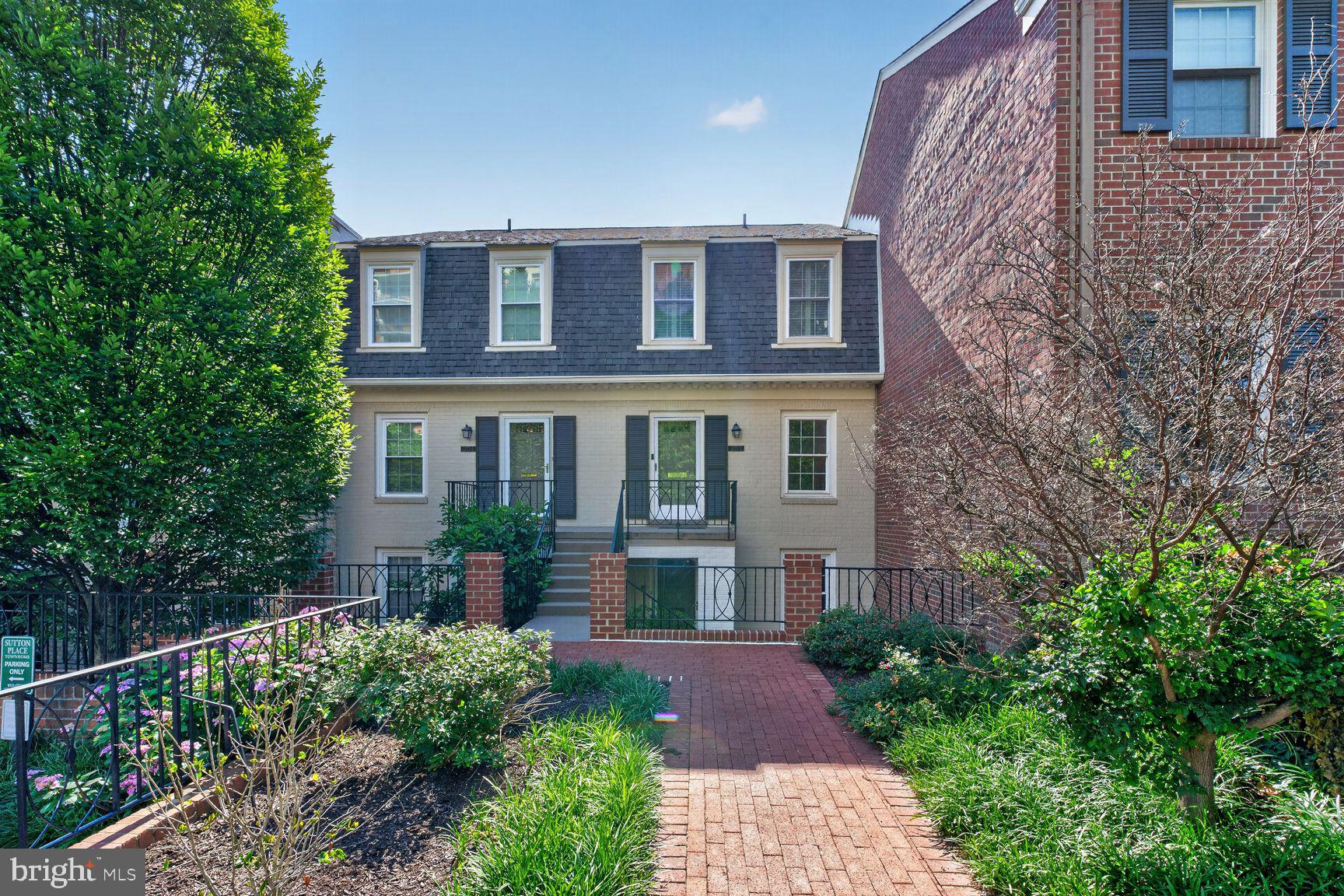 SUTTON PLACE - Residential