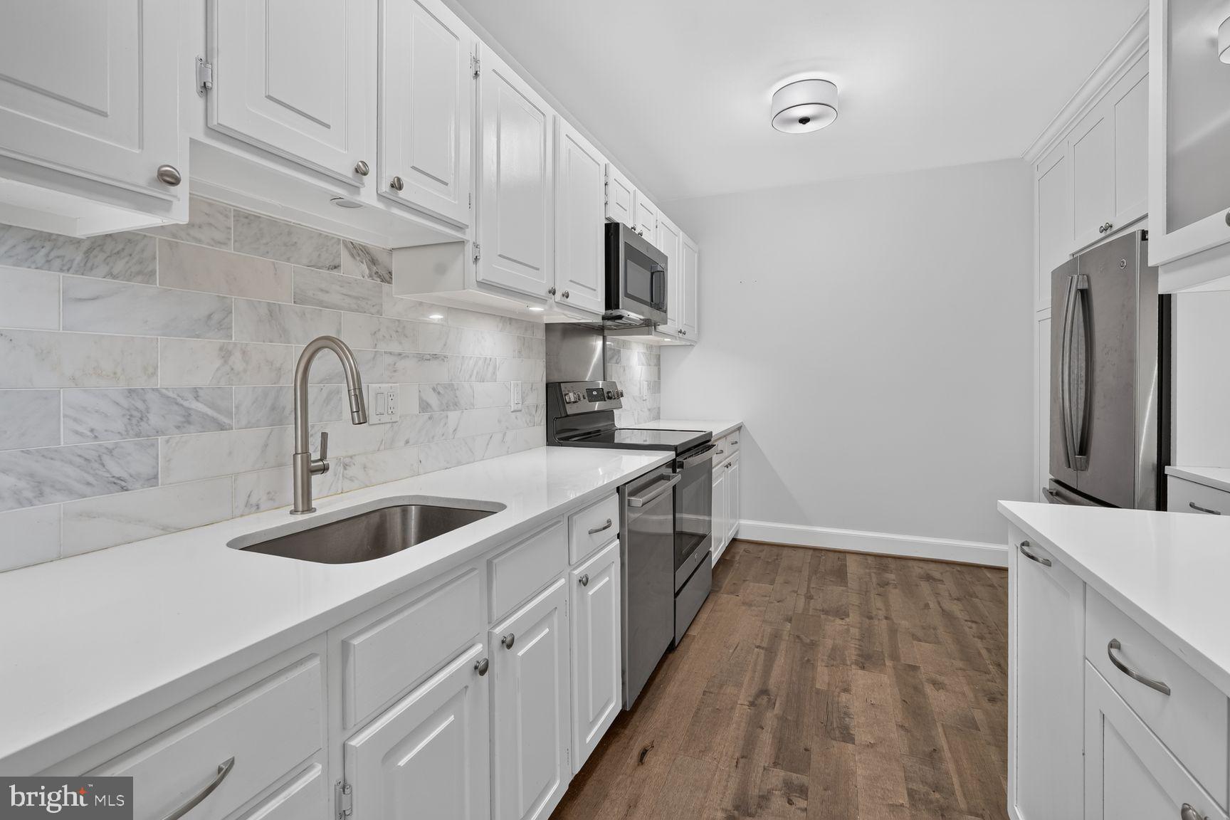 SUTTON PLACE - Residential