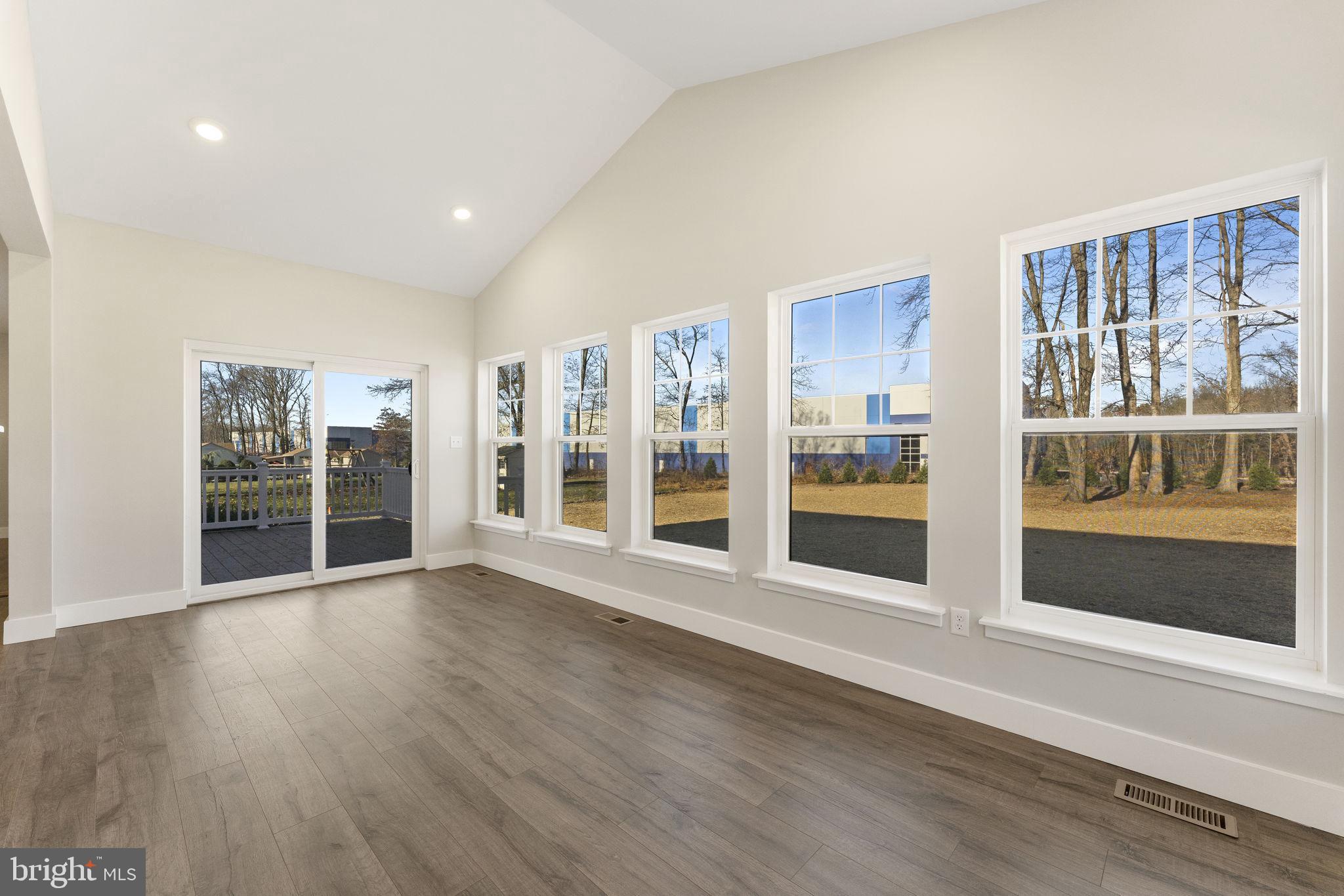 MELVILLE RUN - Residential