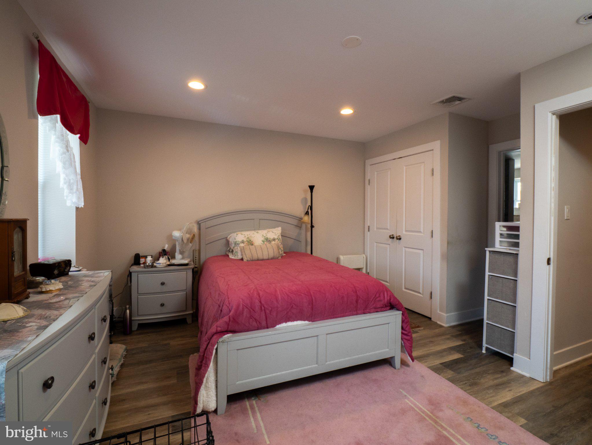 POINT BREEZE - Residential