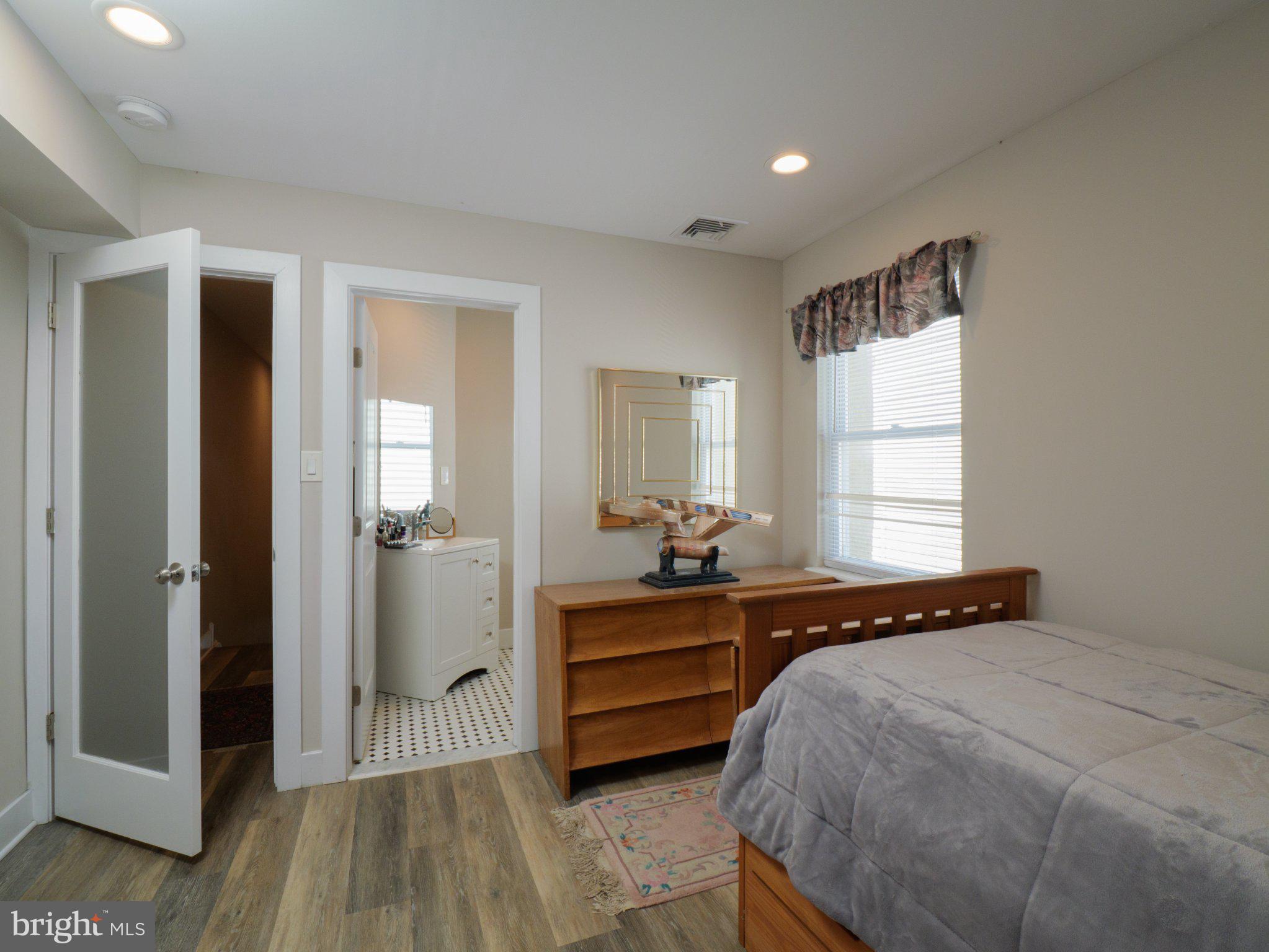 POINT BREEZE - Residential