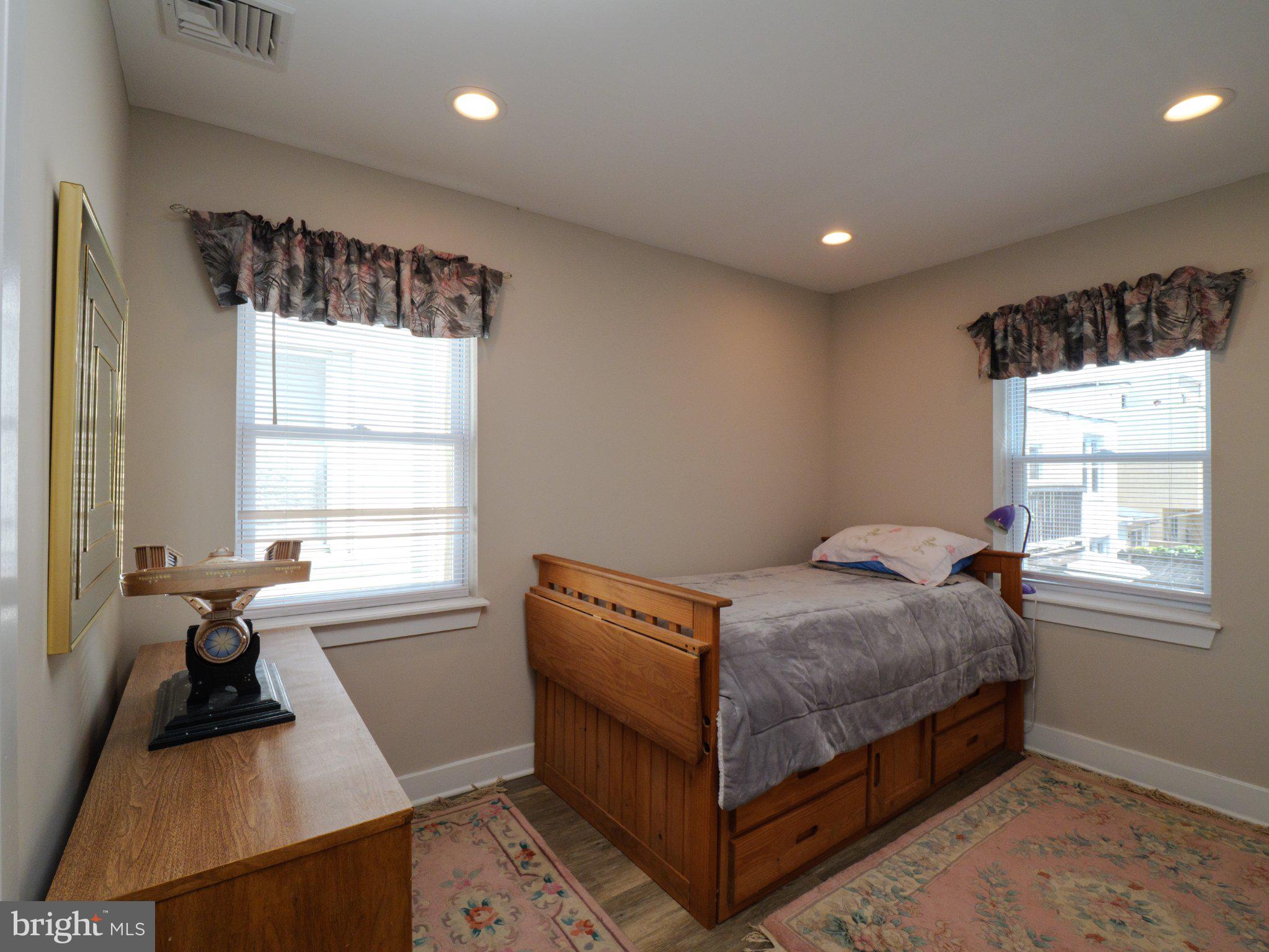 POINT BREEZE - Residential