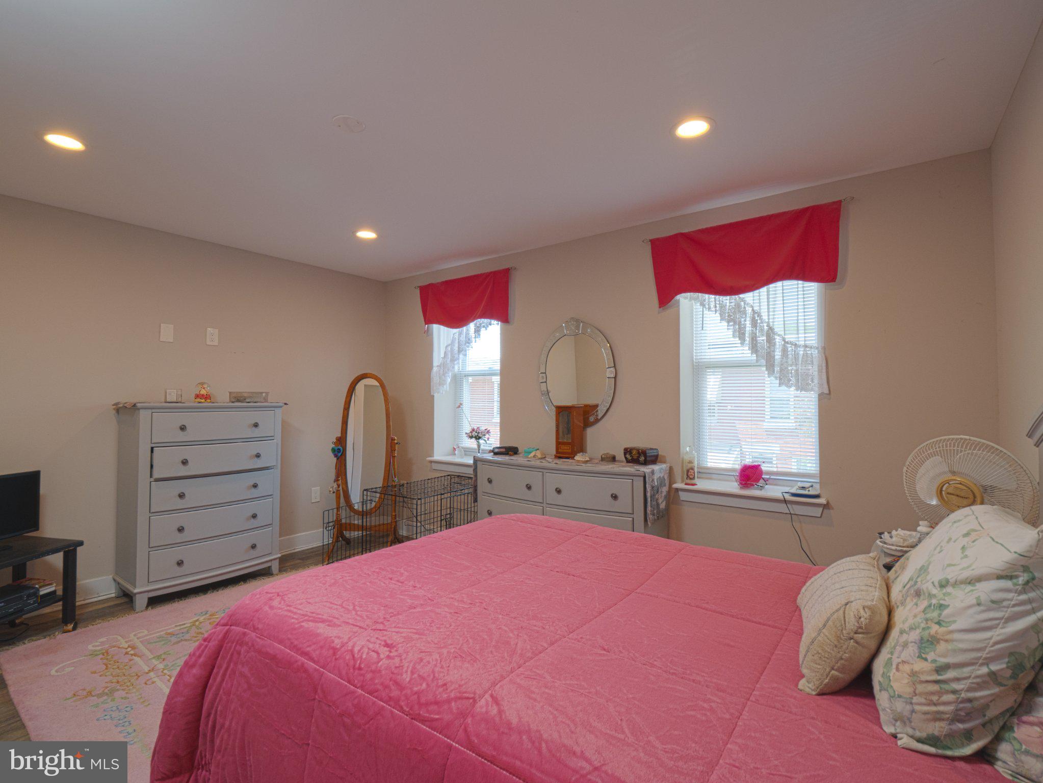 POINT BREEZE - Residential