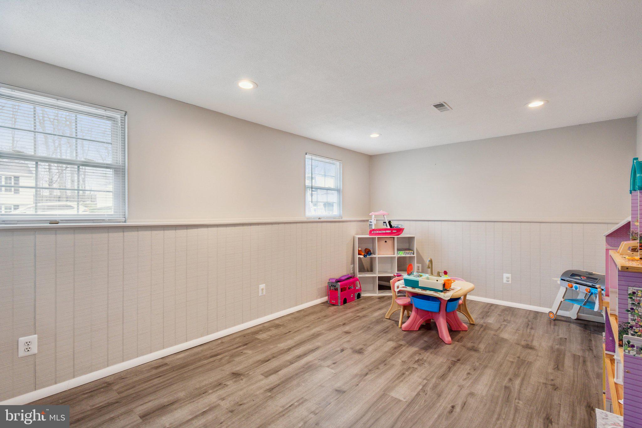 NEWINGTON FOREST - Residential