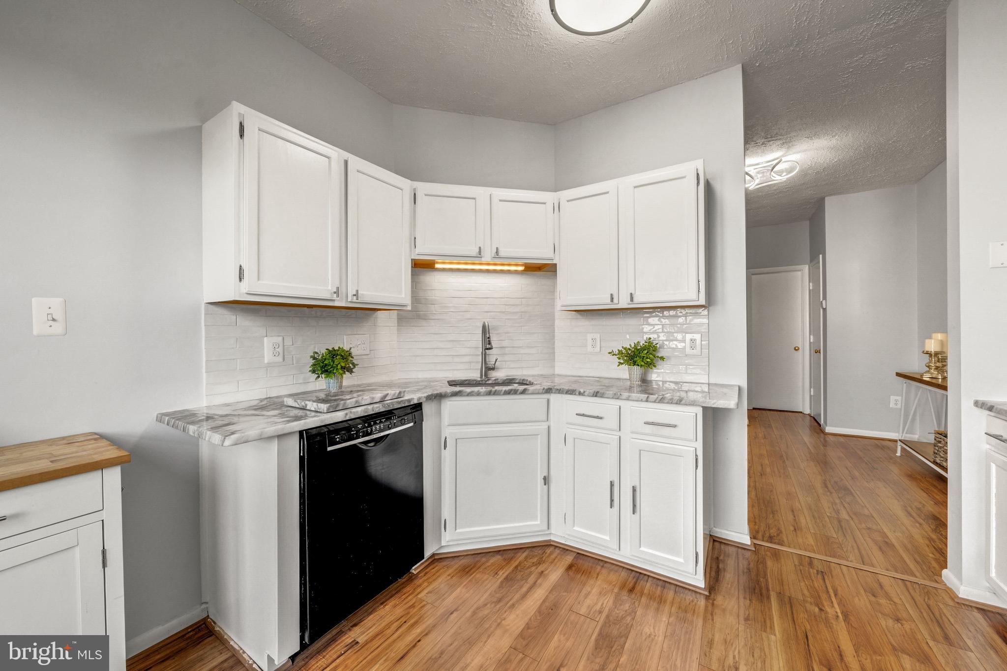 ASHBURN VILLAGE - Residential