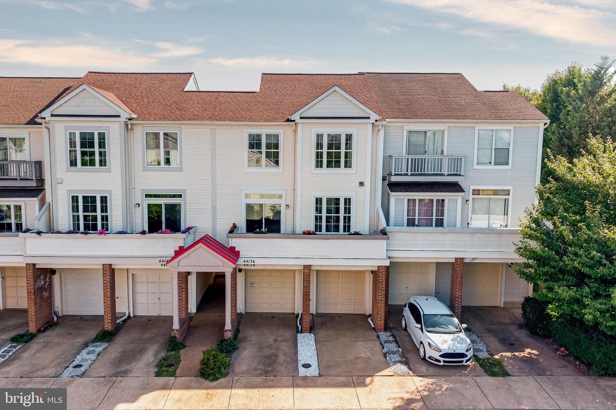 ASHBURN VILLAGE - Residential