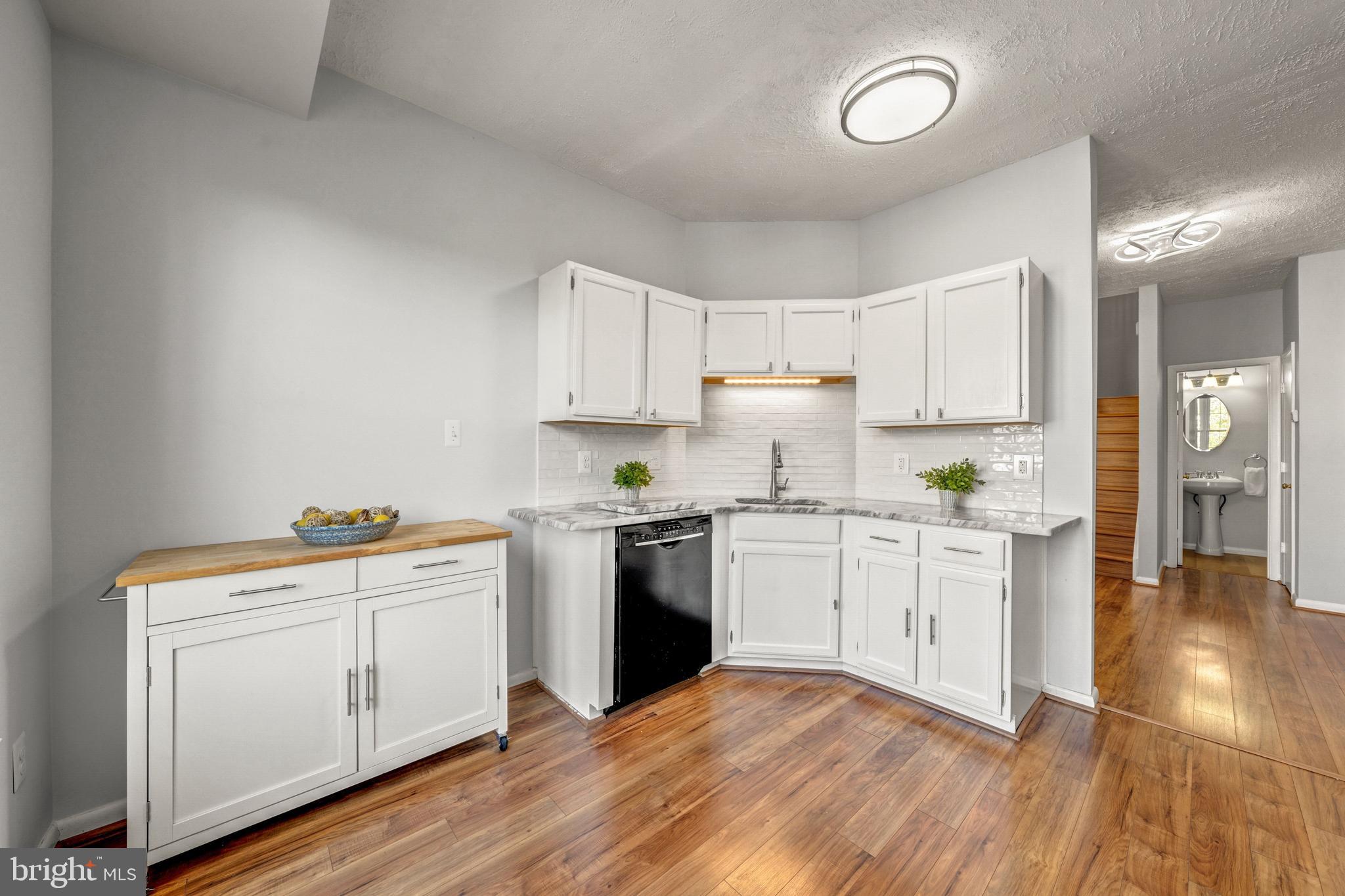 ASHBURN VILLAGE - Residential