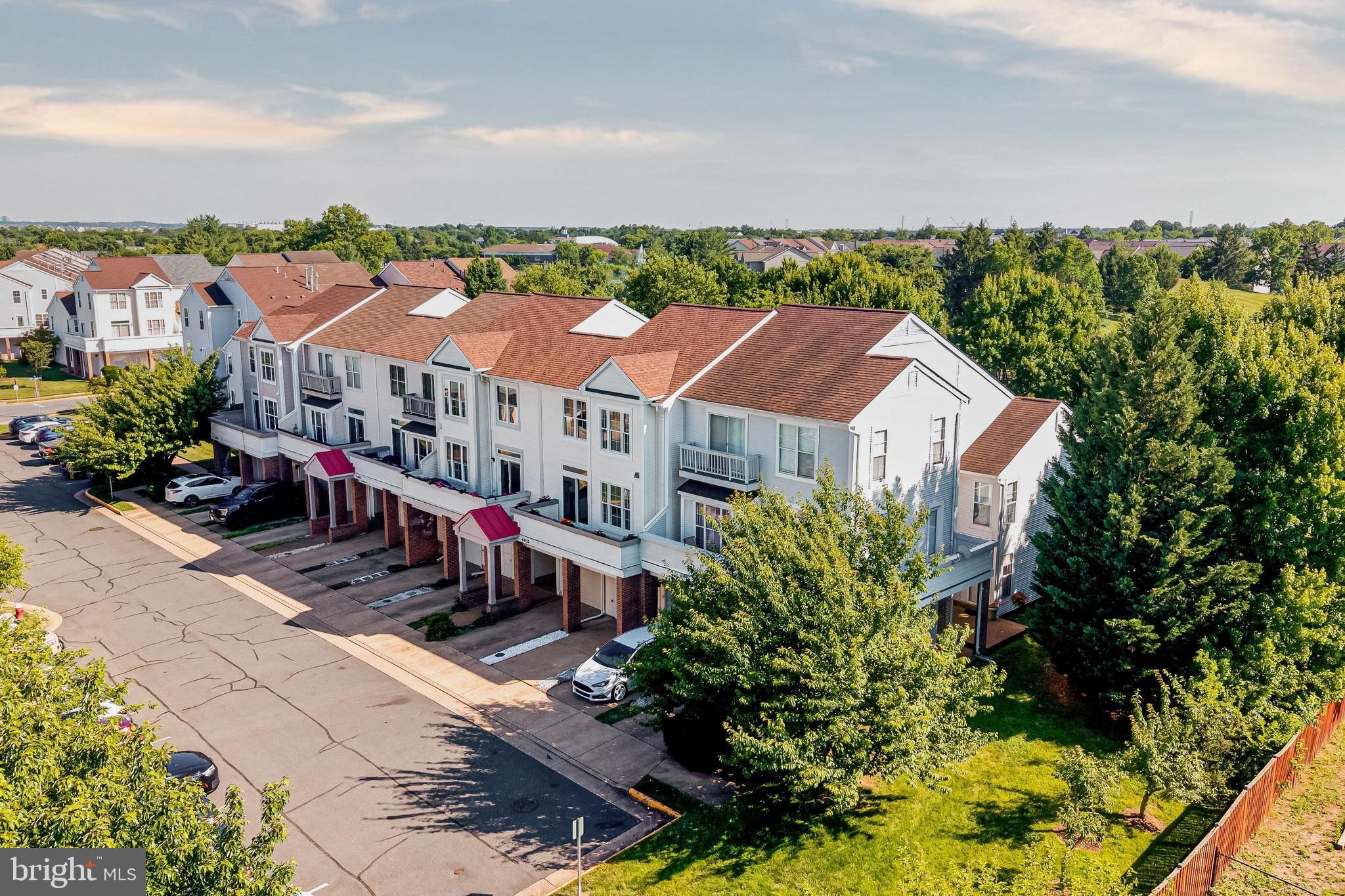 ASHBURN VILLAGE - Residential