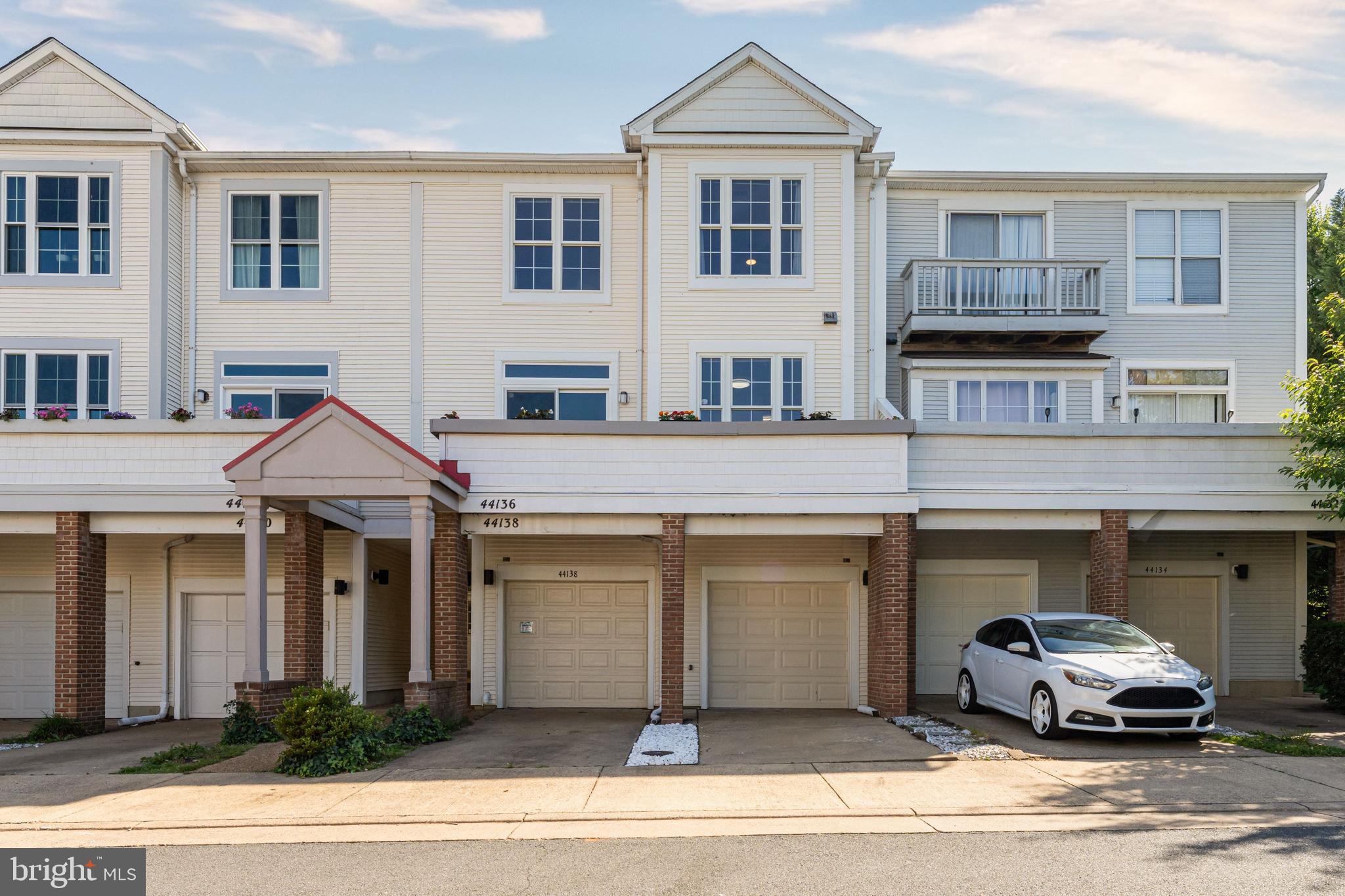 ASHBURN VILLAGE - Residential