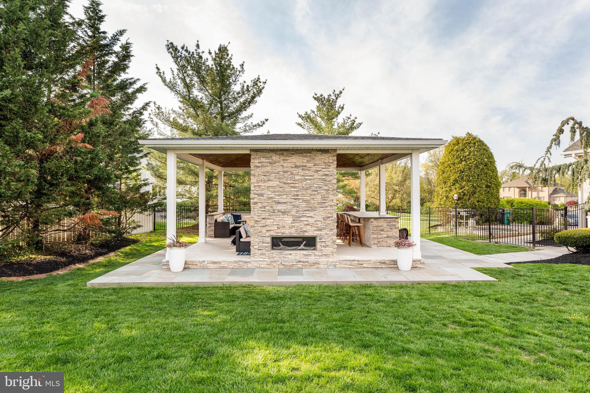 CREEKSIDE AT BLUE BELL - Residential
