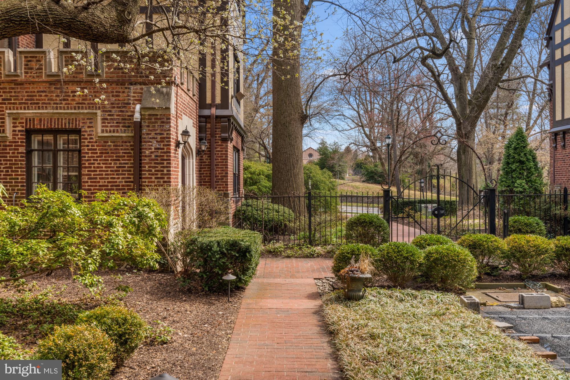 YORKLYNNE MANOR - Residential Lease