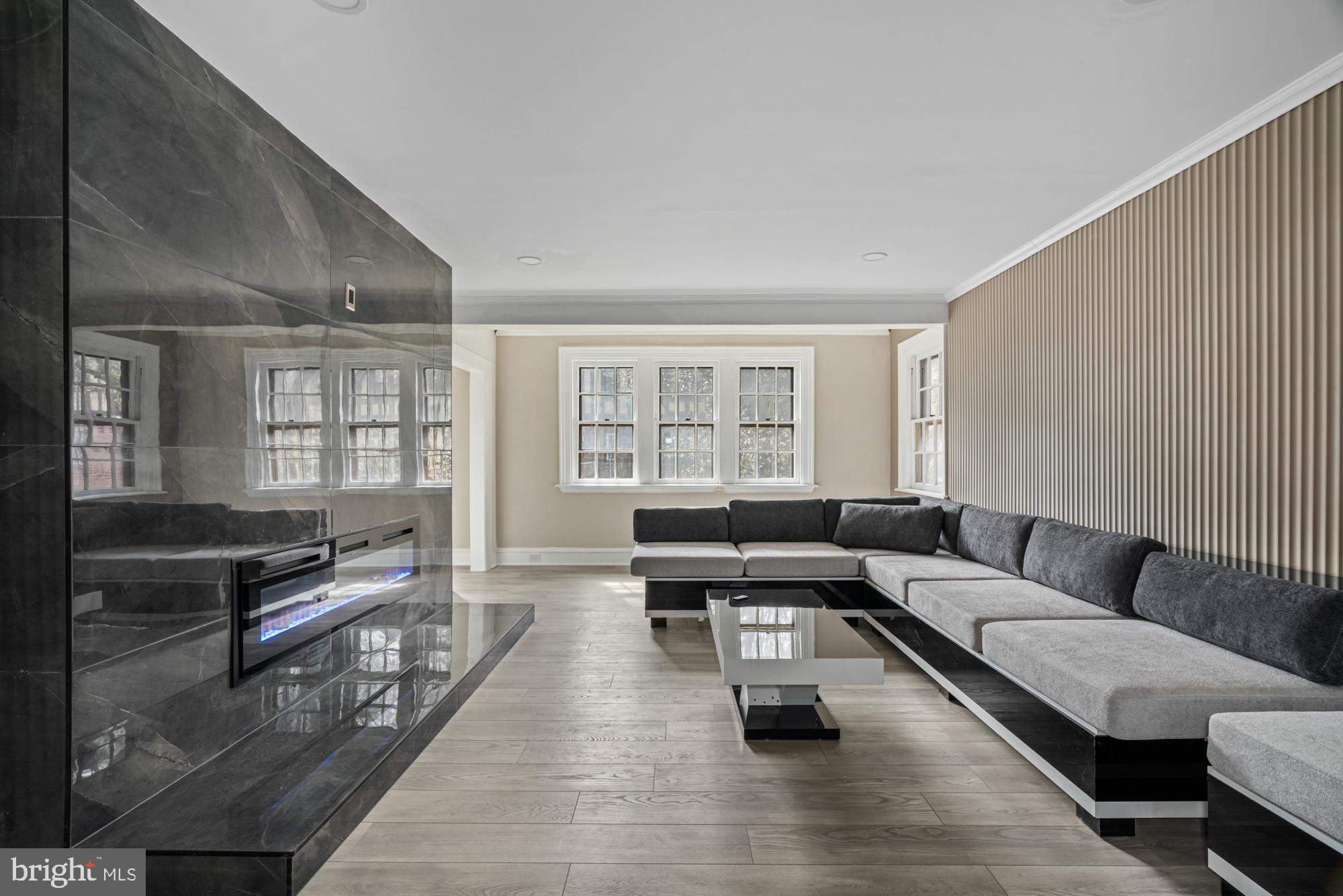 YORKLYNNE MANOR - Residential Lease