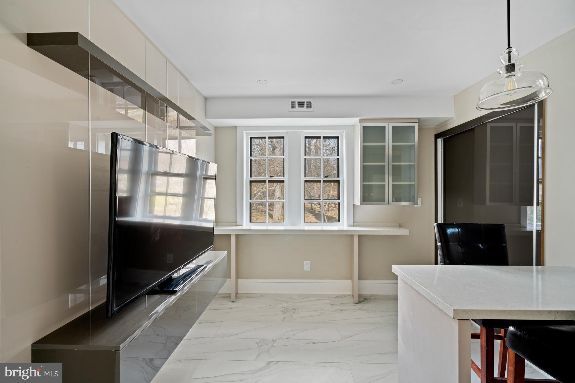 YORKLYNNE MANOR - Residential Lease