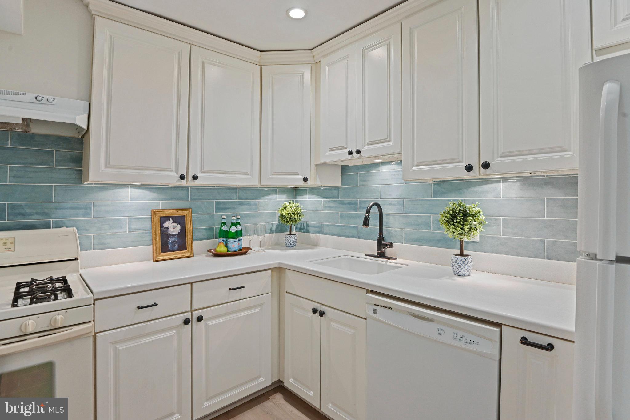 VANTAGE HILL - Residential