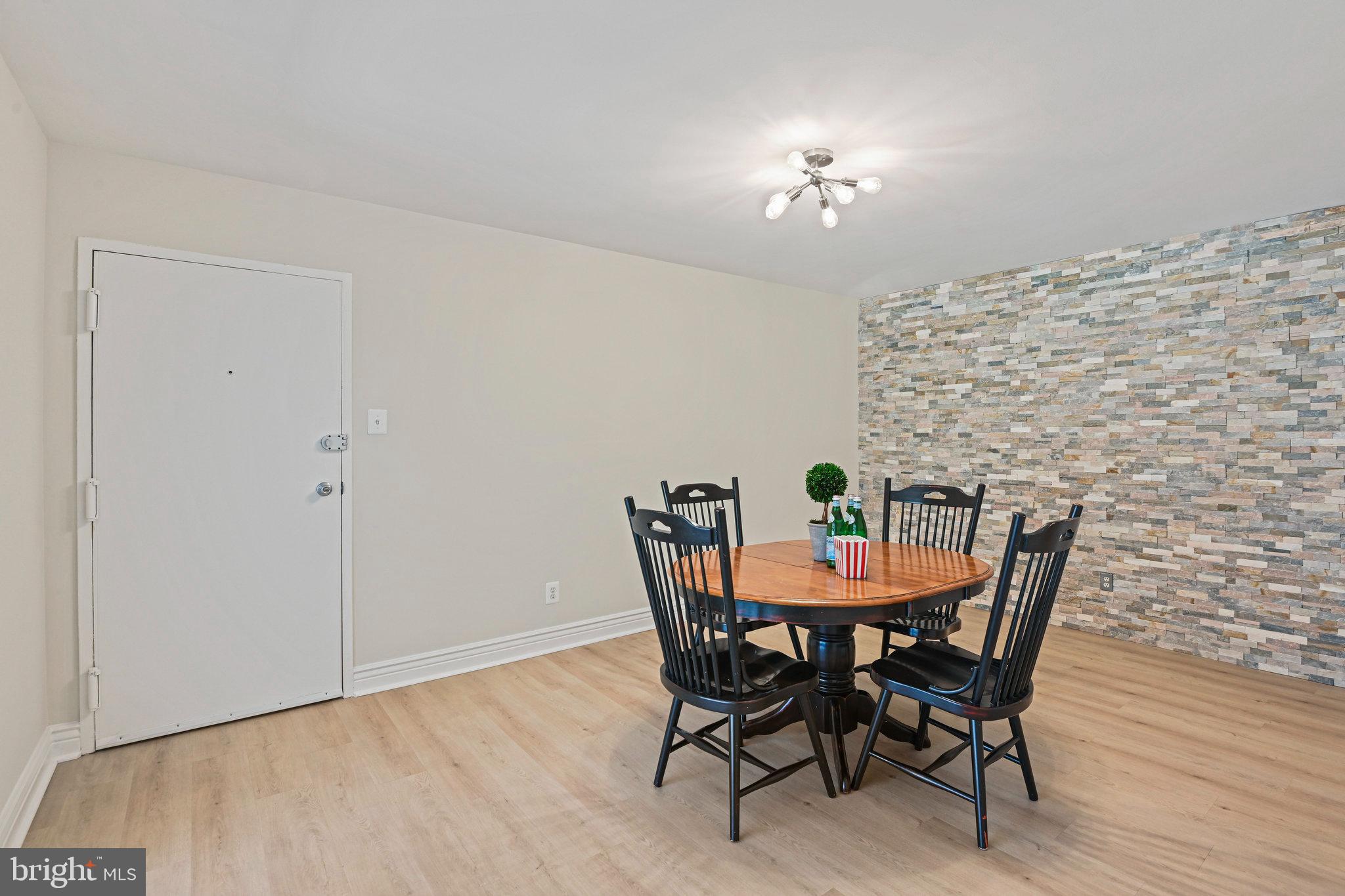 VANTAGE HILL - Residential