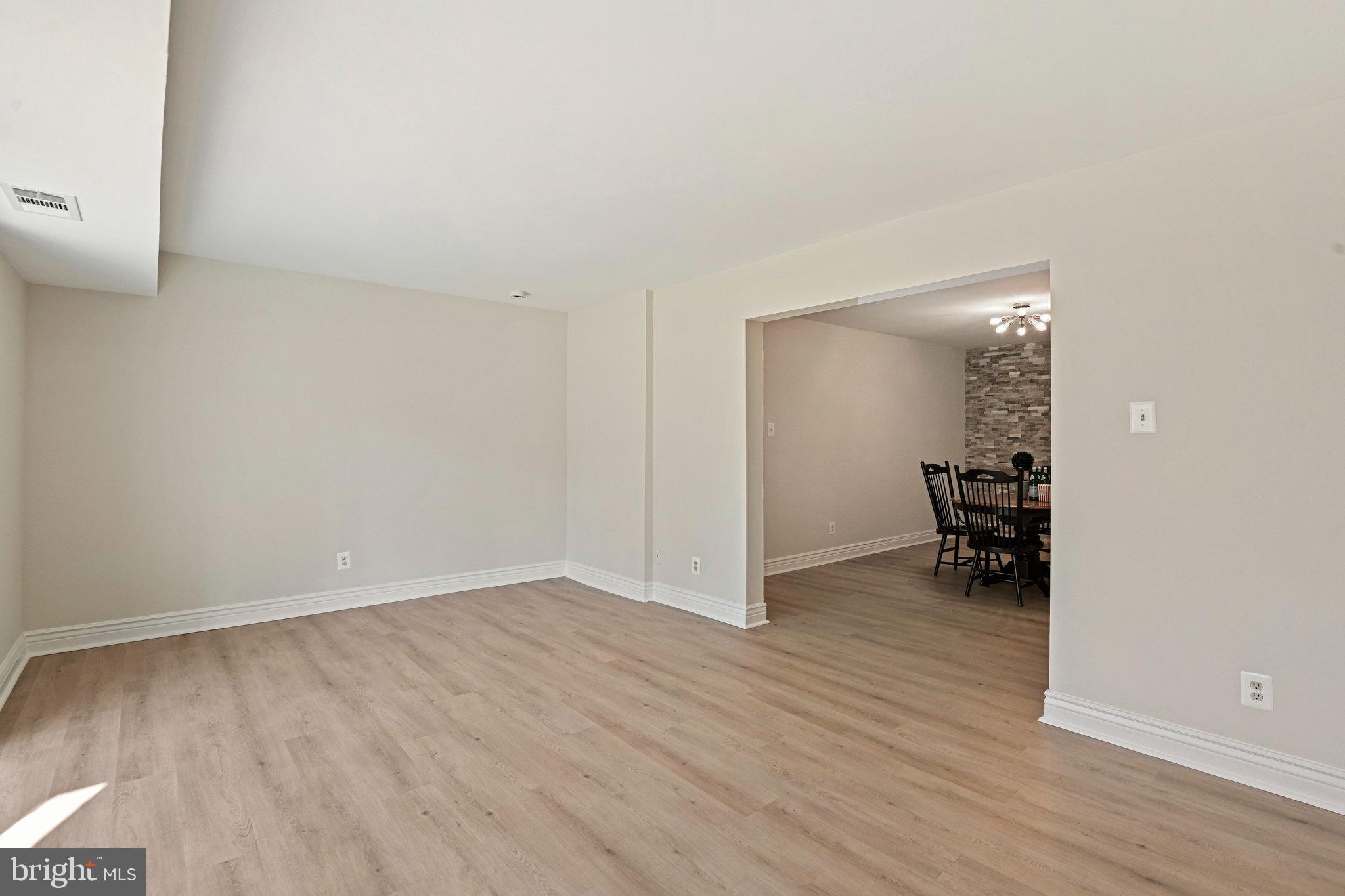 VANTAGE HILL - Residential