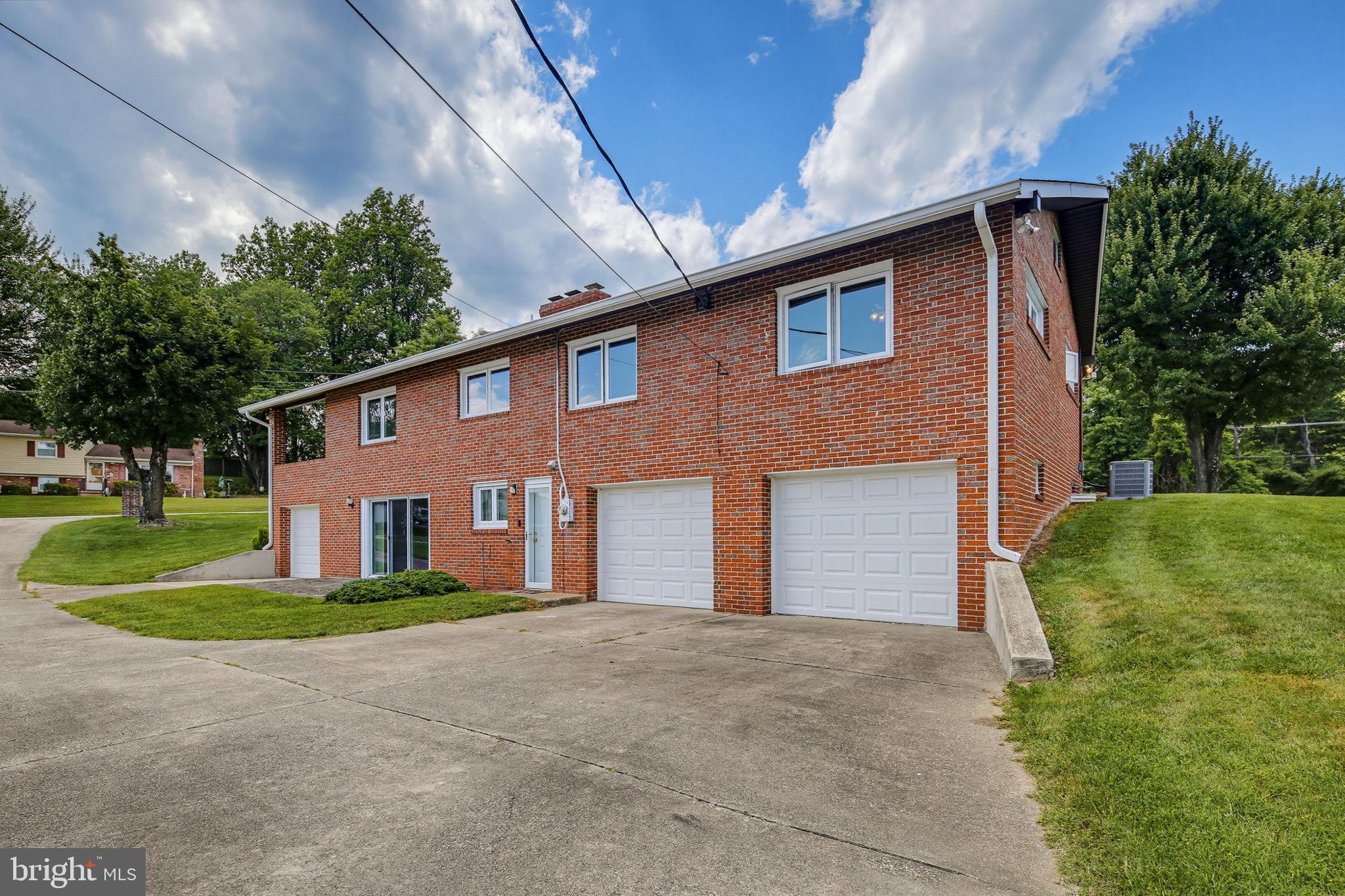 CHESTNUT HILL - Residential