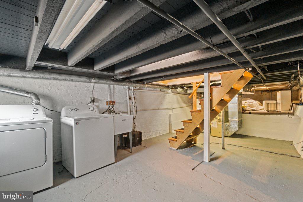 LOCUST POINT - Residential